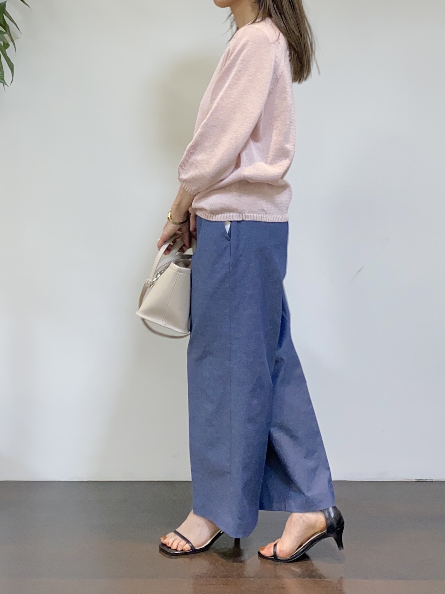 tomoさんの「UNTITLED｜【洗える/ゆったり】クルーネックドライニット」を使ったコーディネート