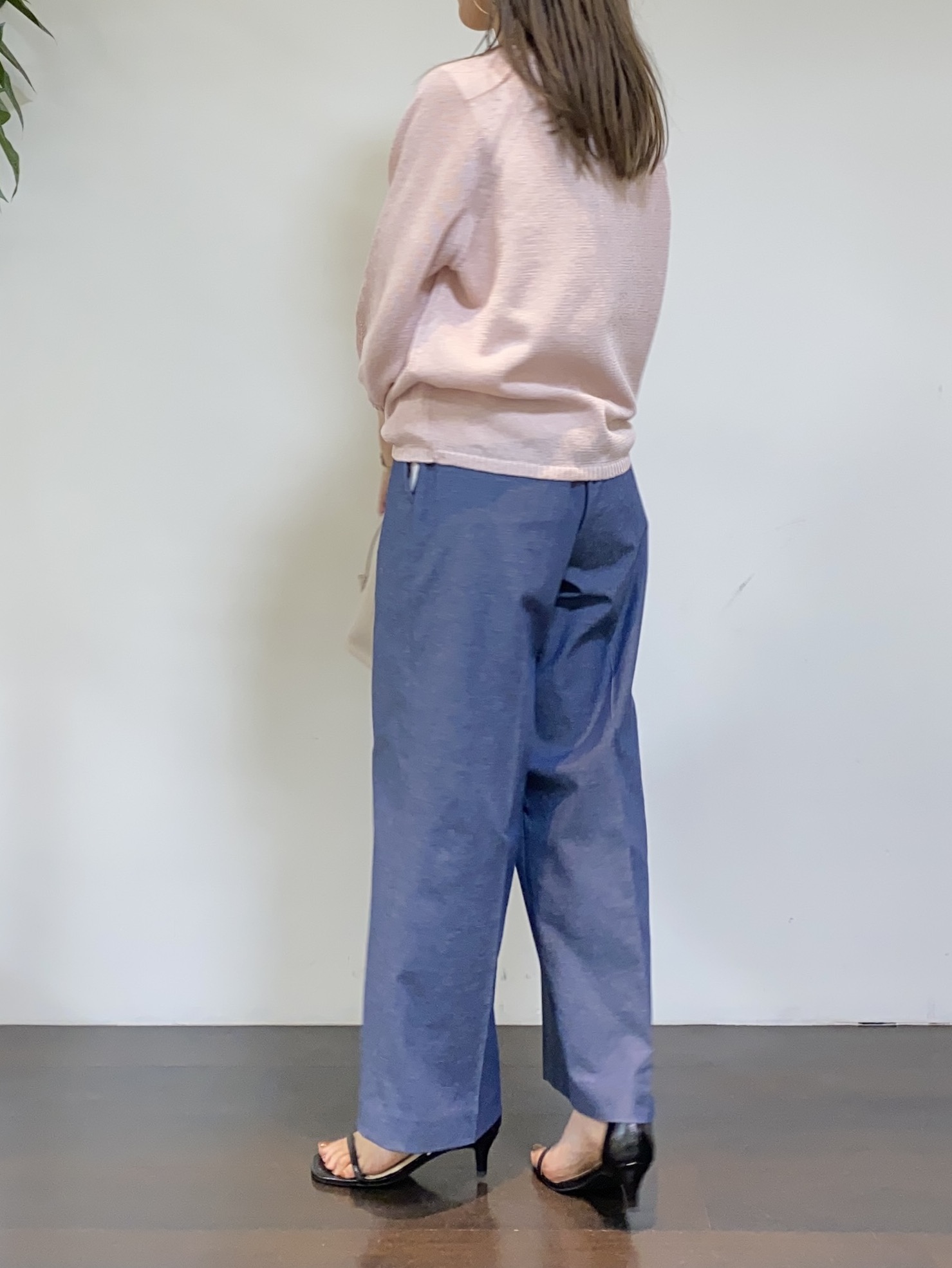 tomoさんの「UNTITLED｜【洗える/ゆったり】クルーネックドライニット」を使ったコーディネート
