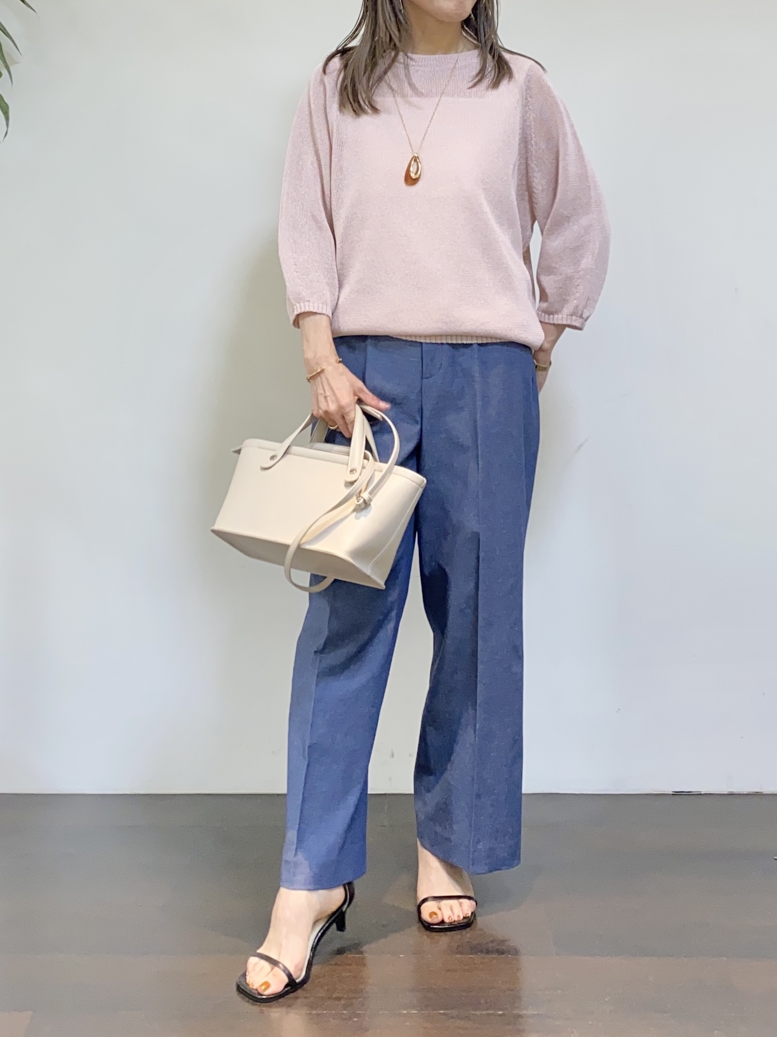 tomoさんの「UNTITLED｜【洗える/ゆったり】クルーネックドライニット」を使ったコーディネート