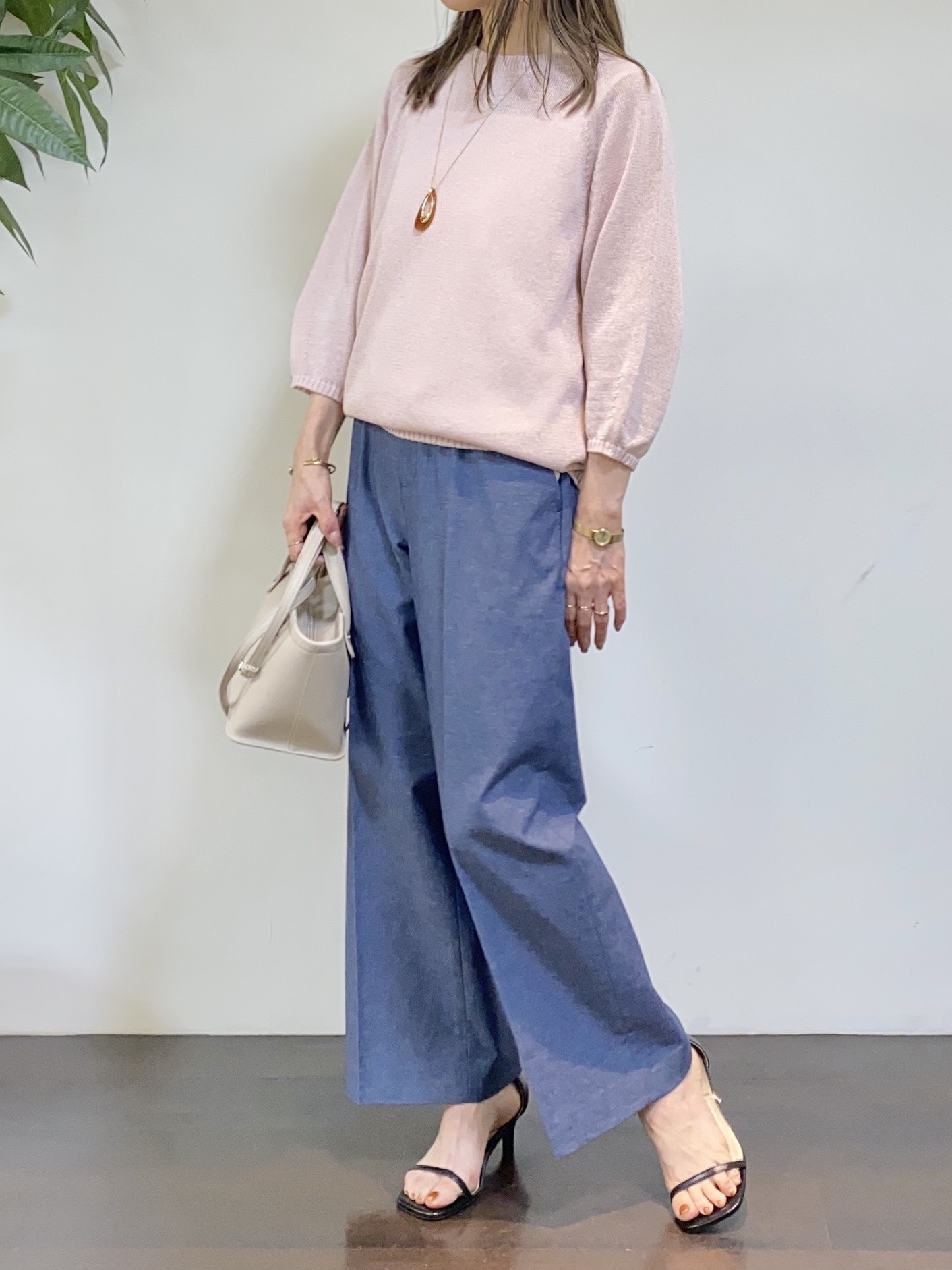 tomoさんの「UNTITLED｜【洗える/ゆったり】クルーネックドライニット」を使ったコーディネート