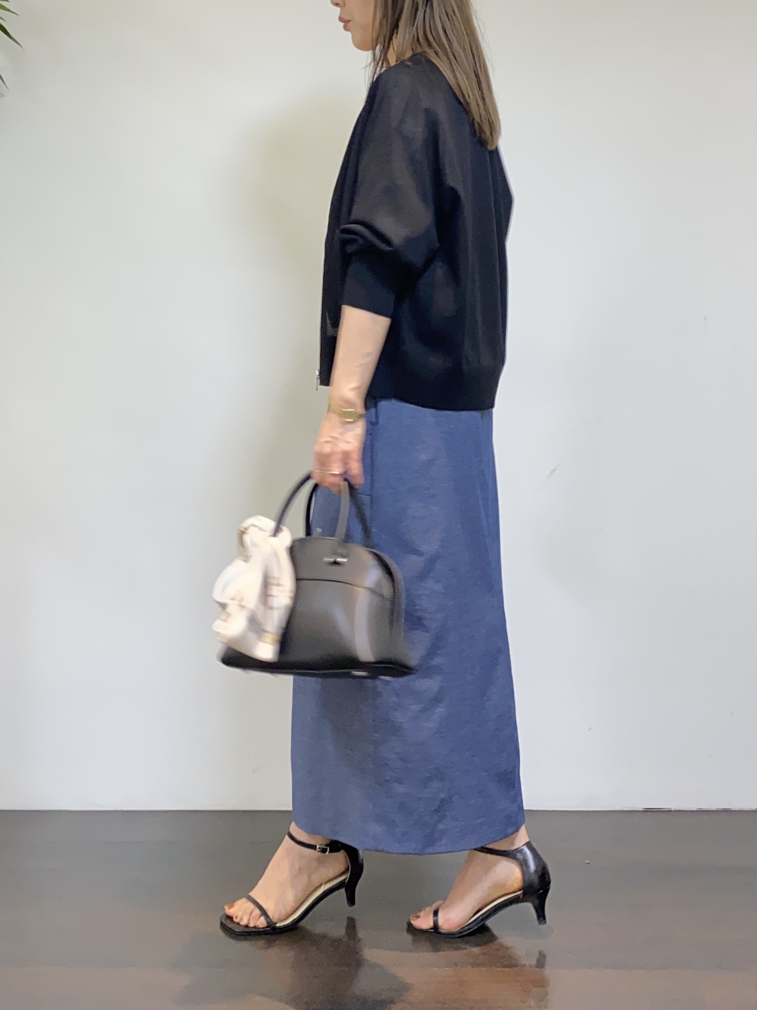 tomoさんの「UNTITLED｜【アンサンブル可/日除け・冷房対策】シアーレーヨンZIPカーディガン」を使ったコーディネート