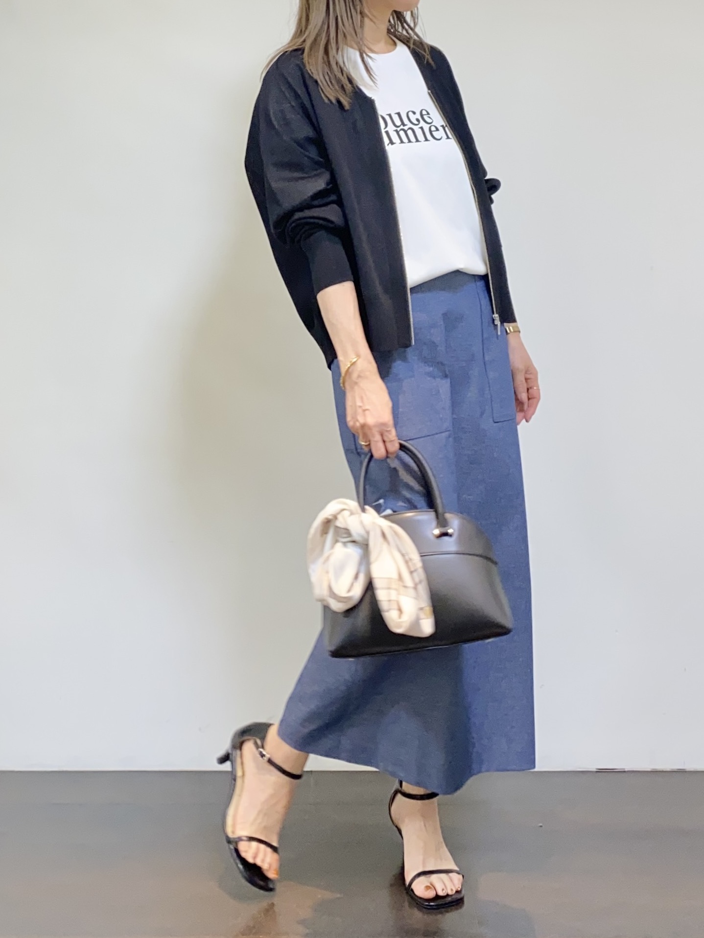 tomoさんの「UNTITLED｜【アンサンブル可/日除け・冷房対策】シアーレーヨンZIPカーディガン」を使ったコーディネート