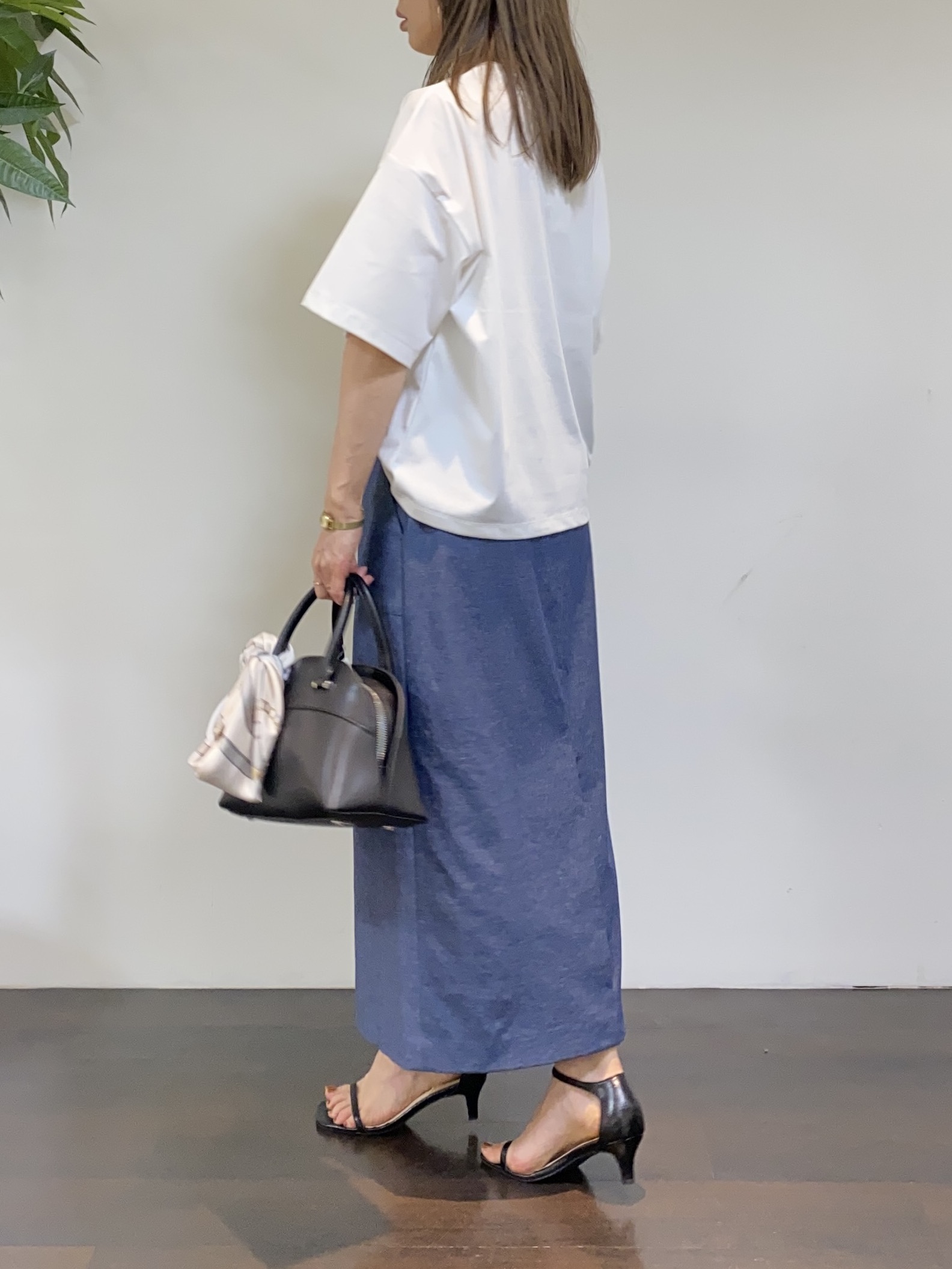tomoさんの「UNTITLED｜【アンサンブル可/日除け・冷房対策】シアーレーヨンZIPカーディガン」を使ったコーディネート