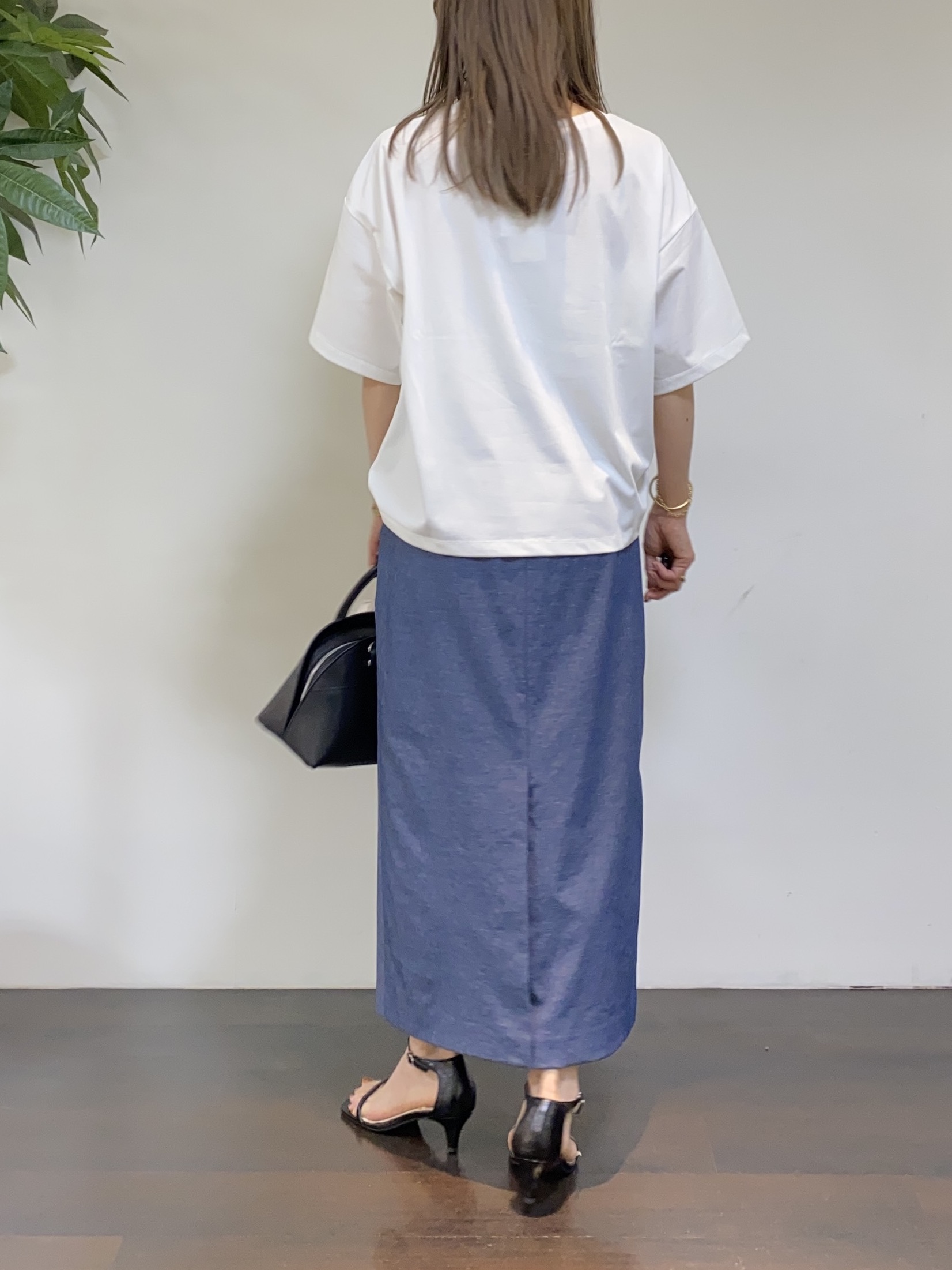 tomoさんの「UNTITLED｜【アンサンブル可/日除け・冷房対策】シアーレーヨンZIPカーディガン」を使ったコーディネート