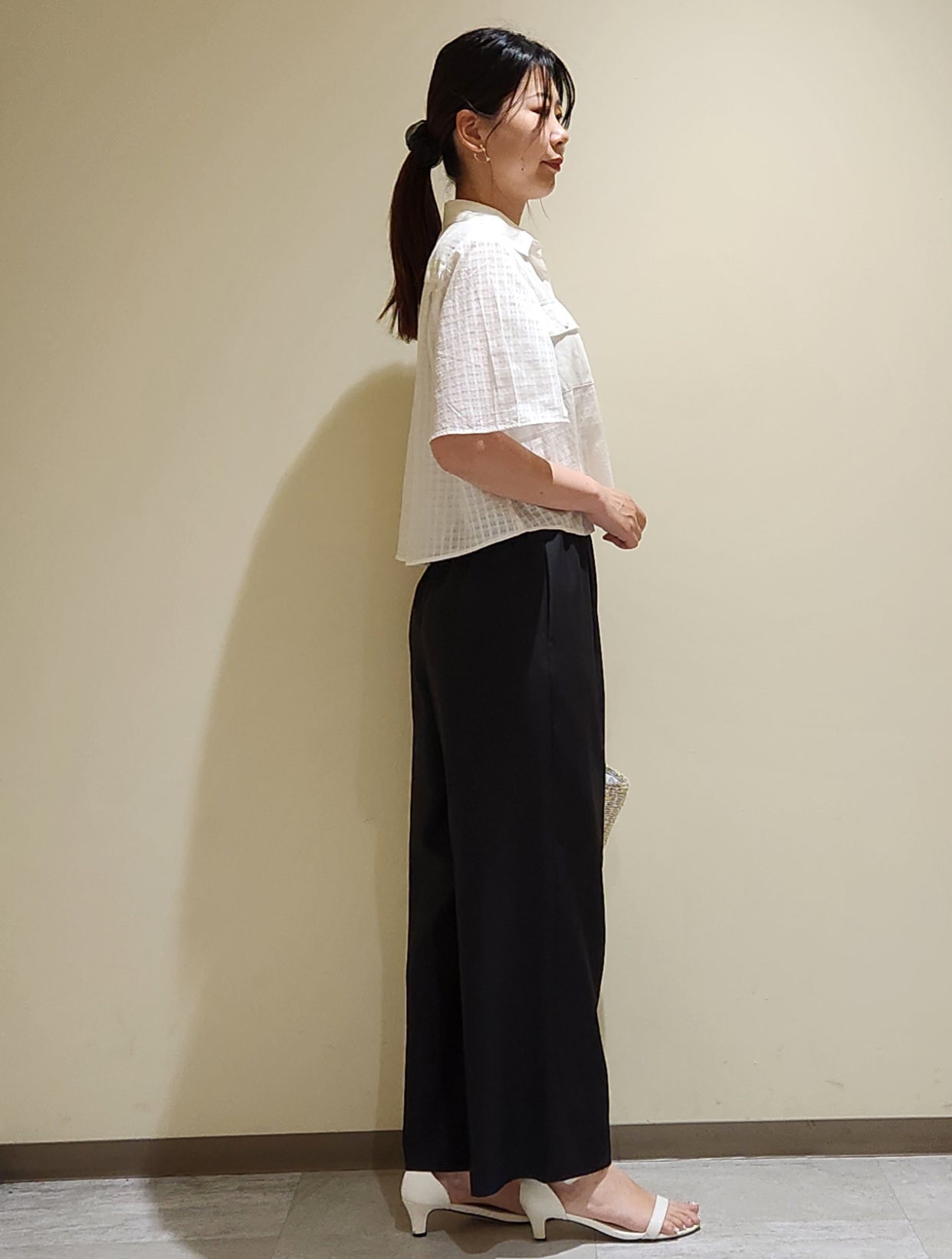 yukaさんの「COUP DE CHANCE｜【手洗い可】シアークロップド シャツ」を使ったコーディネート