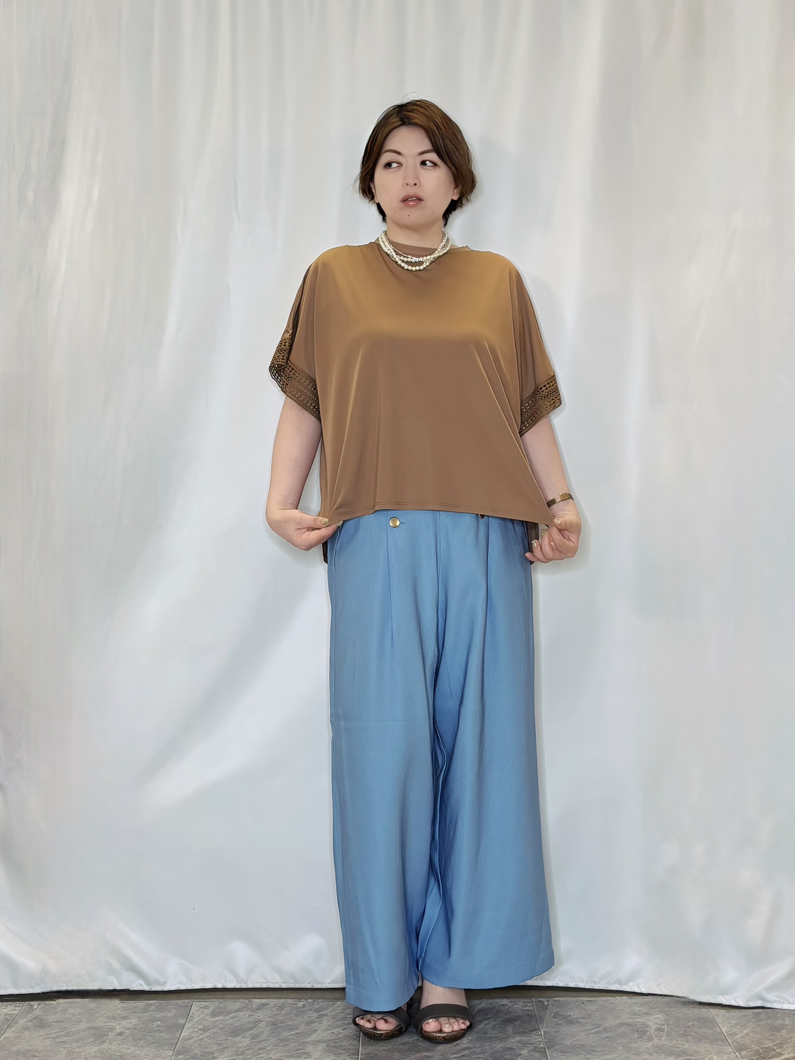たみさんの「SHOO･LA･RUE｜【ひんやり/UV】お袖レースが上品 ゆったりとろみトップス」を使ったコーディネート