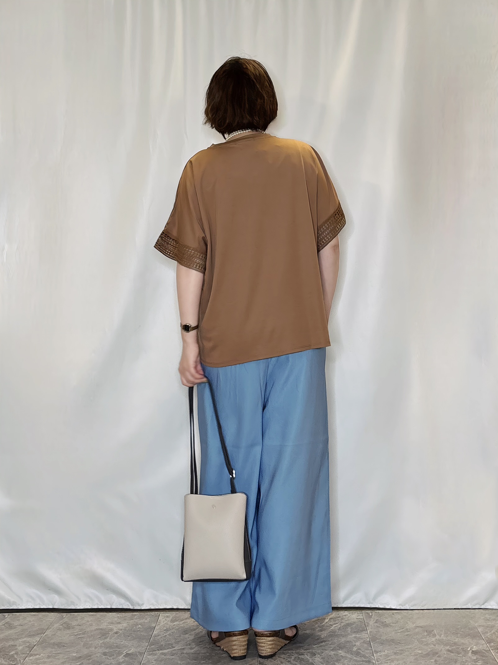 たみさんの「SHOO･LA･RUE｜【ひんやり/UV】お袖レースが上品 ゆったりとろみトップス」を使ったコーディネート