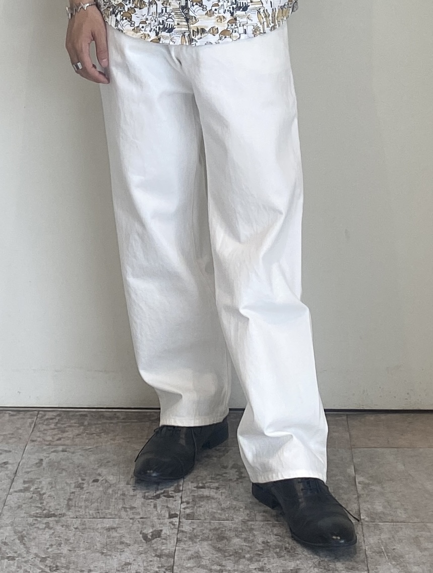 石井友也さんの「TAKEO KIKUCHI｜【BOWLER HAT LABEL】エクスプローラー 11ozカラーデニム」を使ったコーディネート