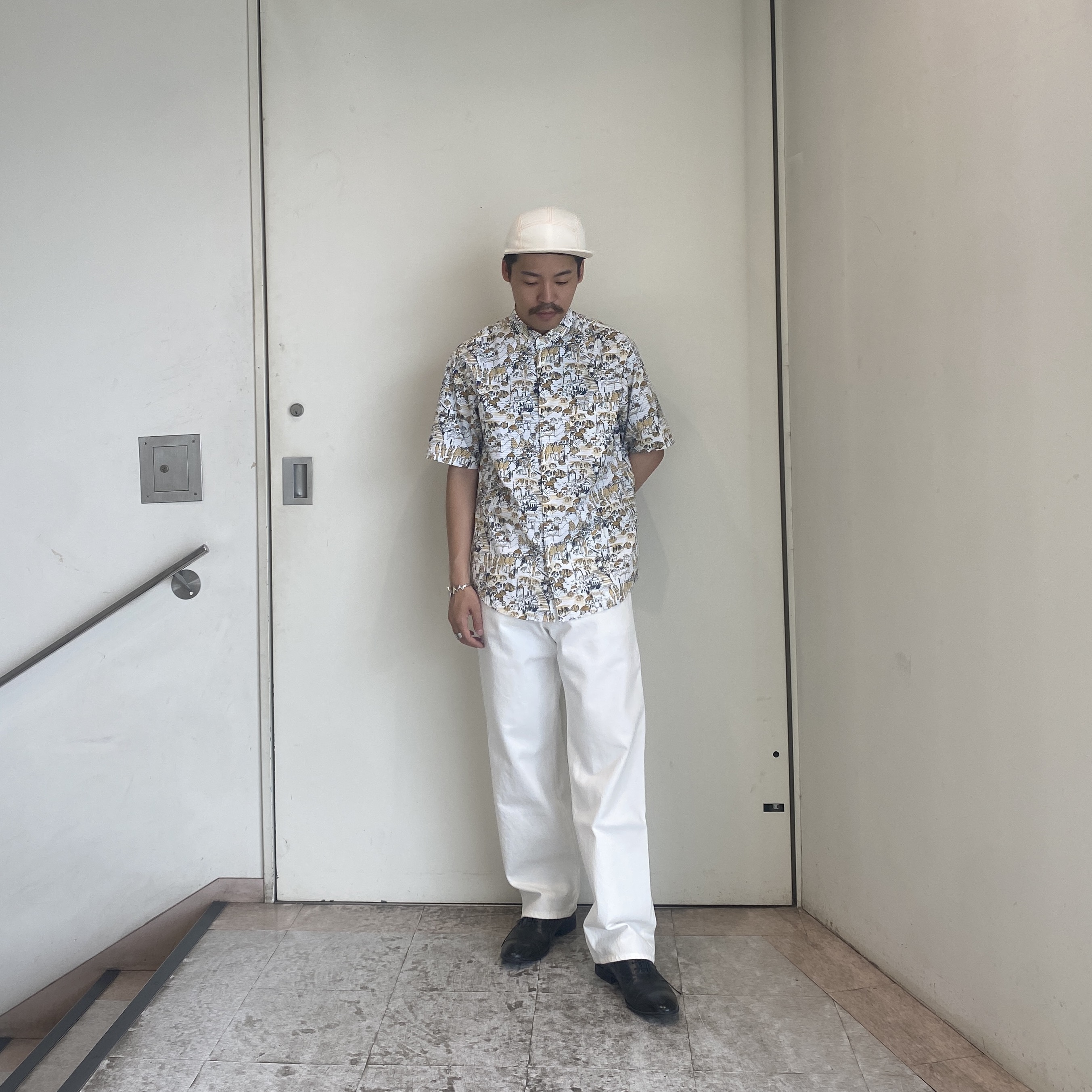 石井友也さんの「TAKEO KIKUCHI｜【BOWLER HAT LABEL】エクスプローラー 11ozカラーデニム」を使ったコーディネート