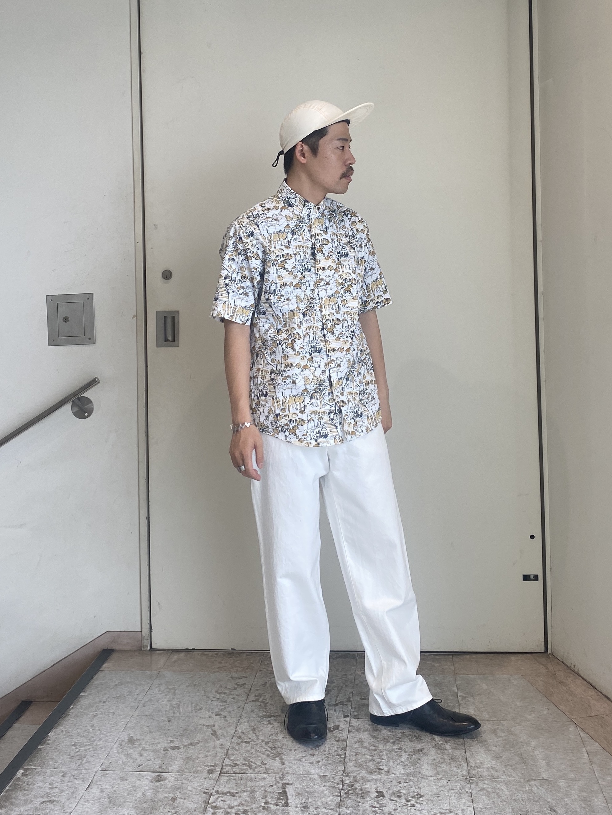 石井友也さんの「TAKEO KIKUCHI｜【BOWLER HAT LABEL】エクスプローラー 11ozカラーデニム」を使ったコーディネート