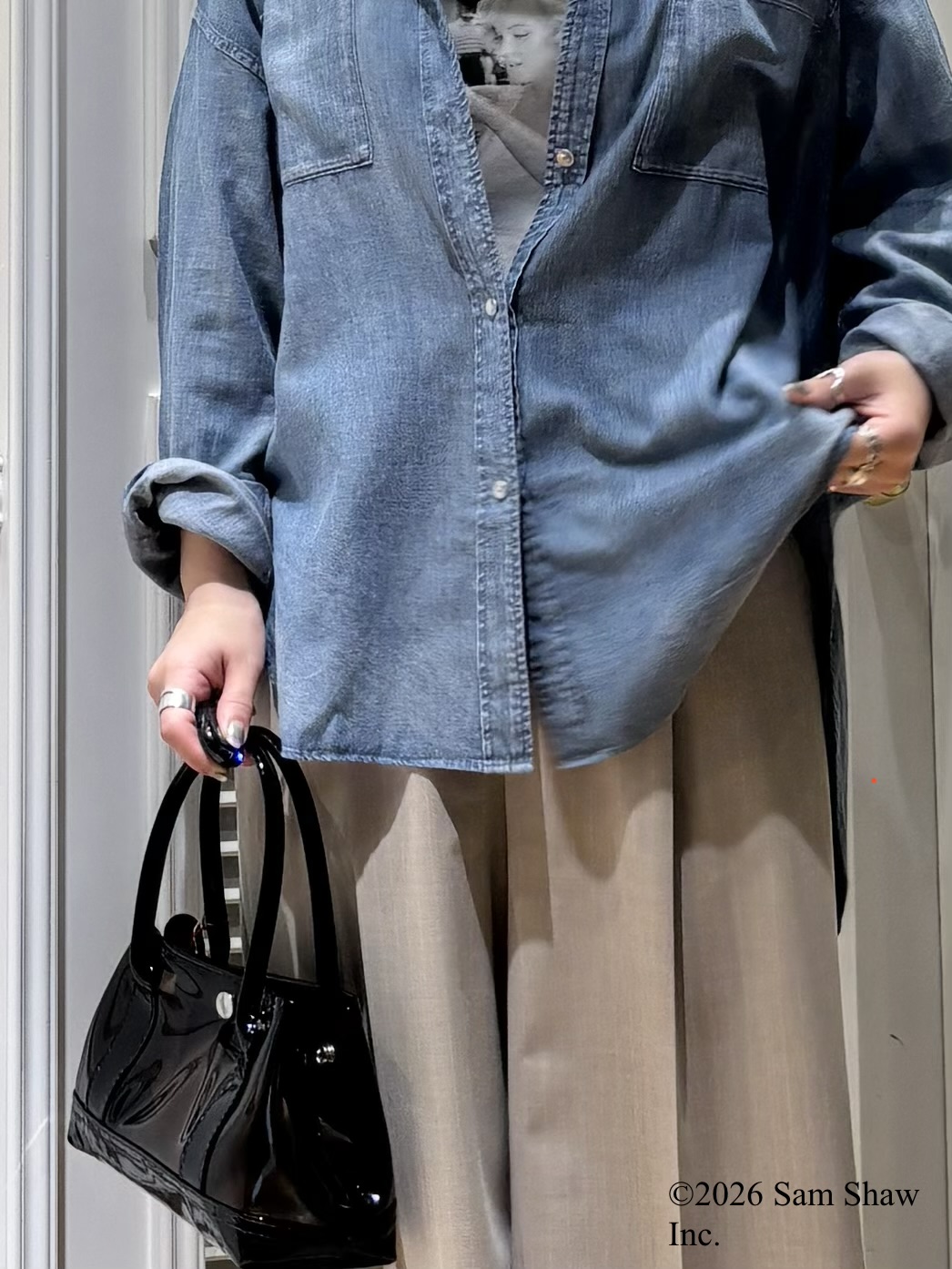 Mgmさんの「DRESSTERIOR｜【夏デニム】シアーデニムシャツ」を使ったコーディネート