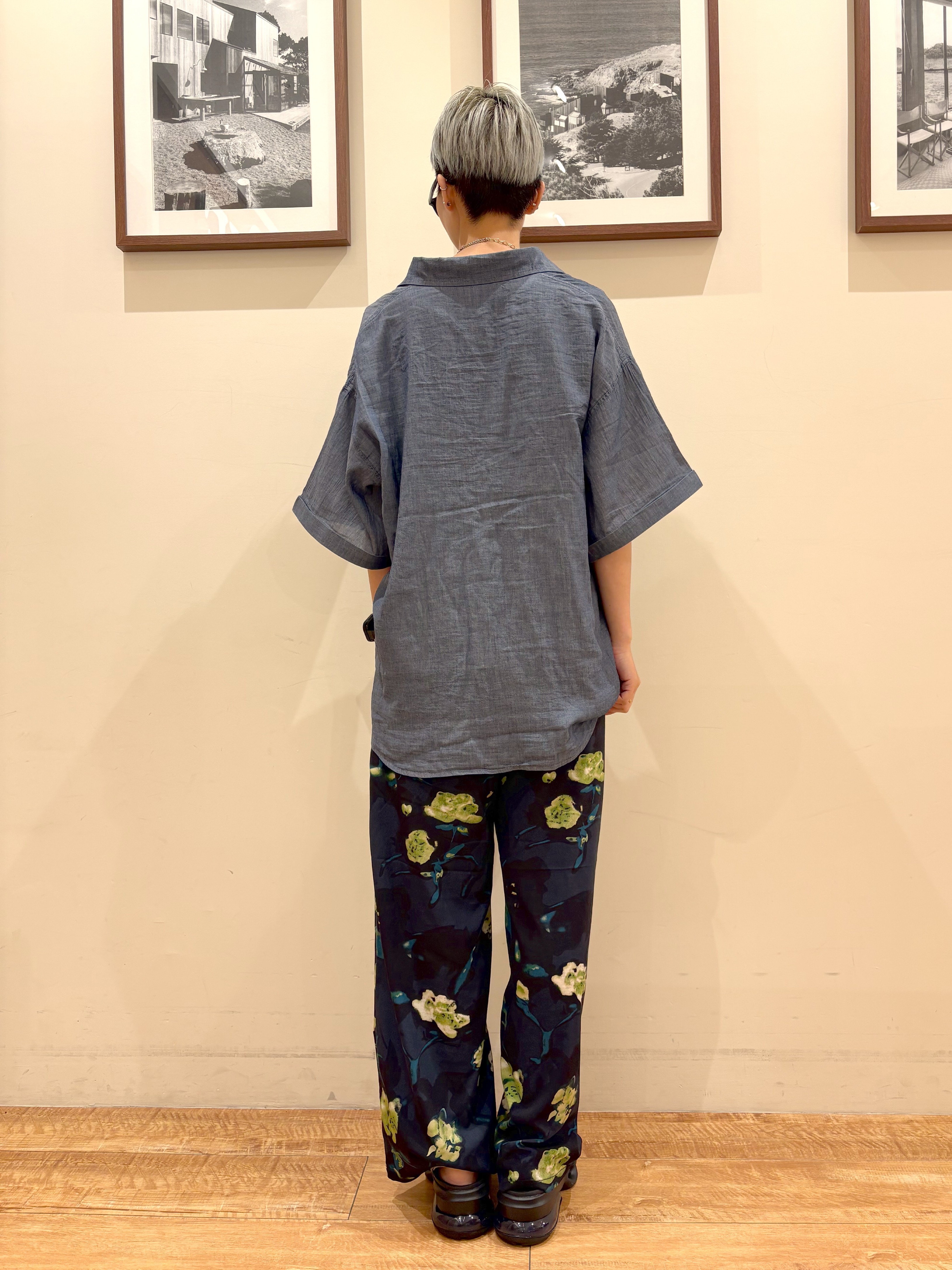 Ayumiさんの「SHOO･LA･RUE｜【S-LL/洗濯機可/綿100%】やわらかシアーデニム 5分袖ポケットシャツ」を使ったコーディネート