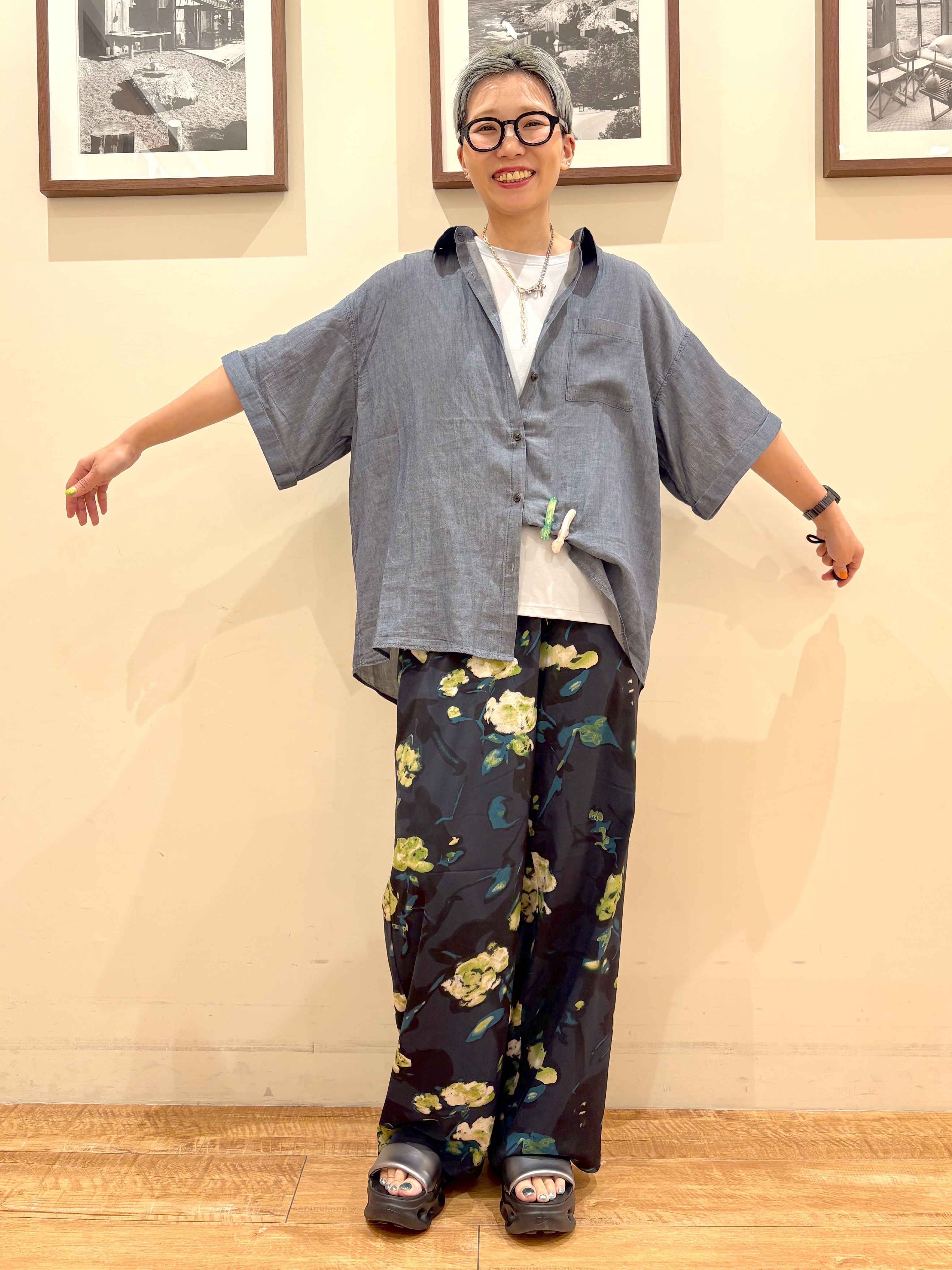Ayumiさんの「SHOO･LA･RUE｜【S-LL/洗濯機可/綿100%】やわらかシアーデニム 5分袖ポケットシャツ」を使ったコーディネート