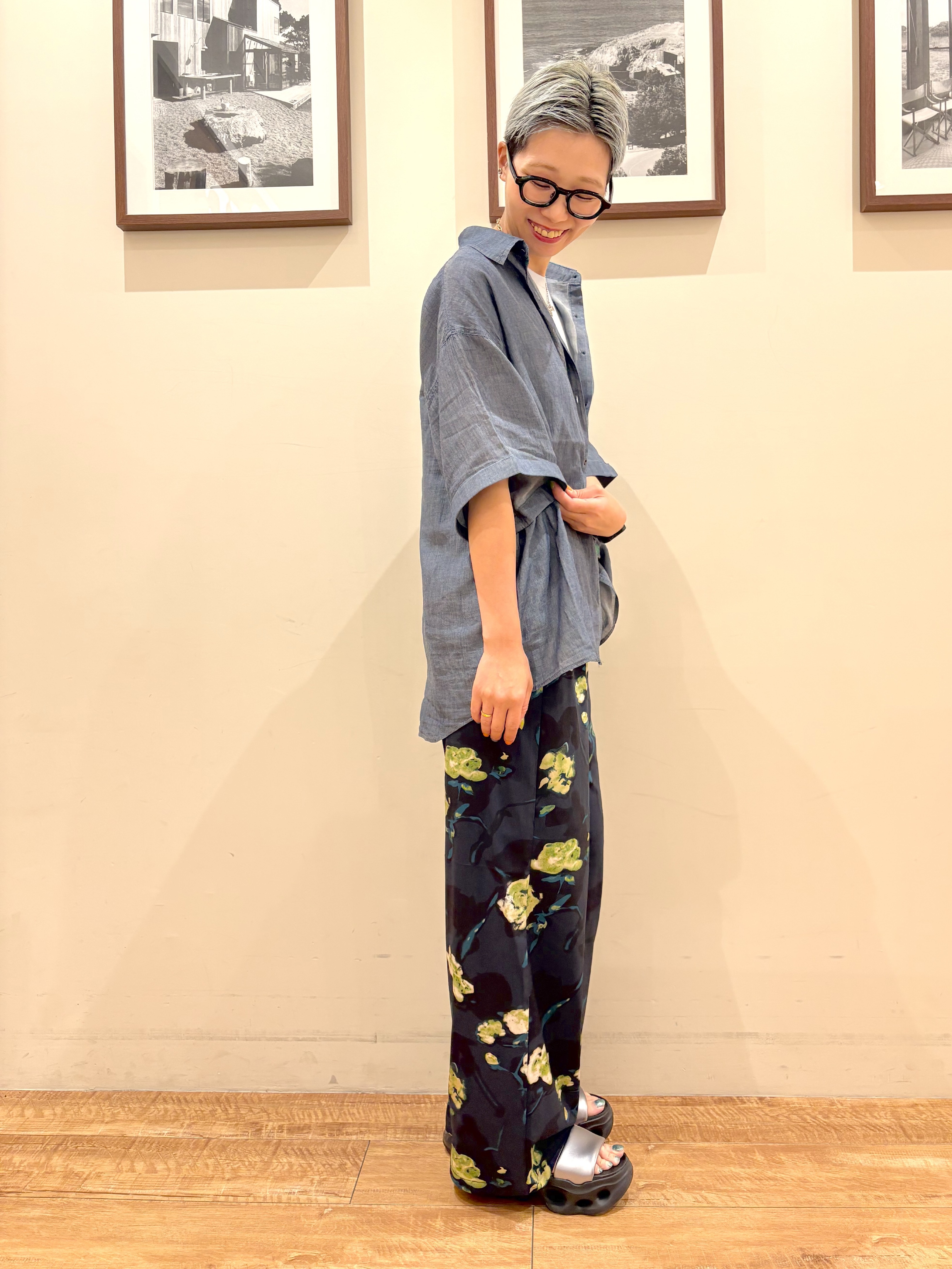 Ayumiさんの「SHOO･LA･RUE｜【S-LL/洗濯機可/綿100%】やわらかシアーデニム 5分袖ポケットシャツ」を使ったコーディネート