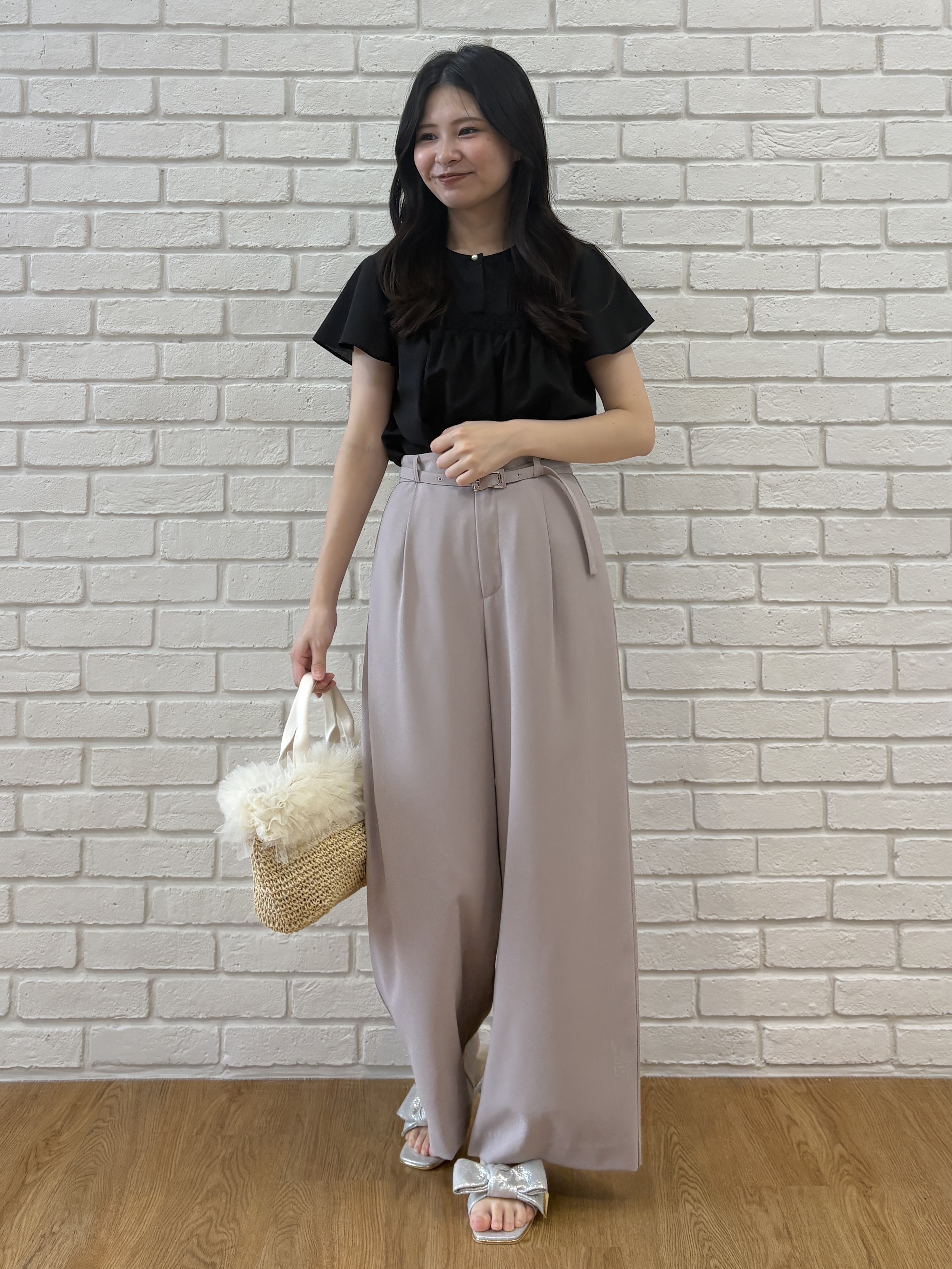 AOIさんの「Couture brooch｜レースハギブラウス」を使ったコーディネート