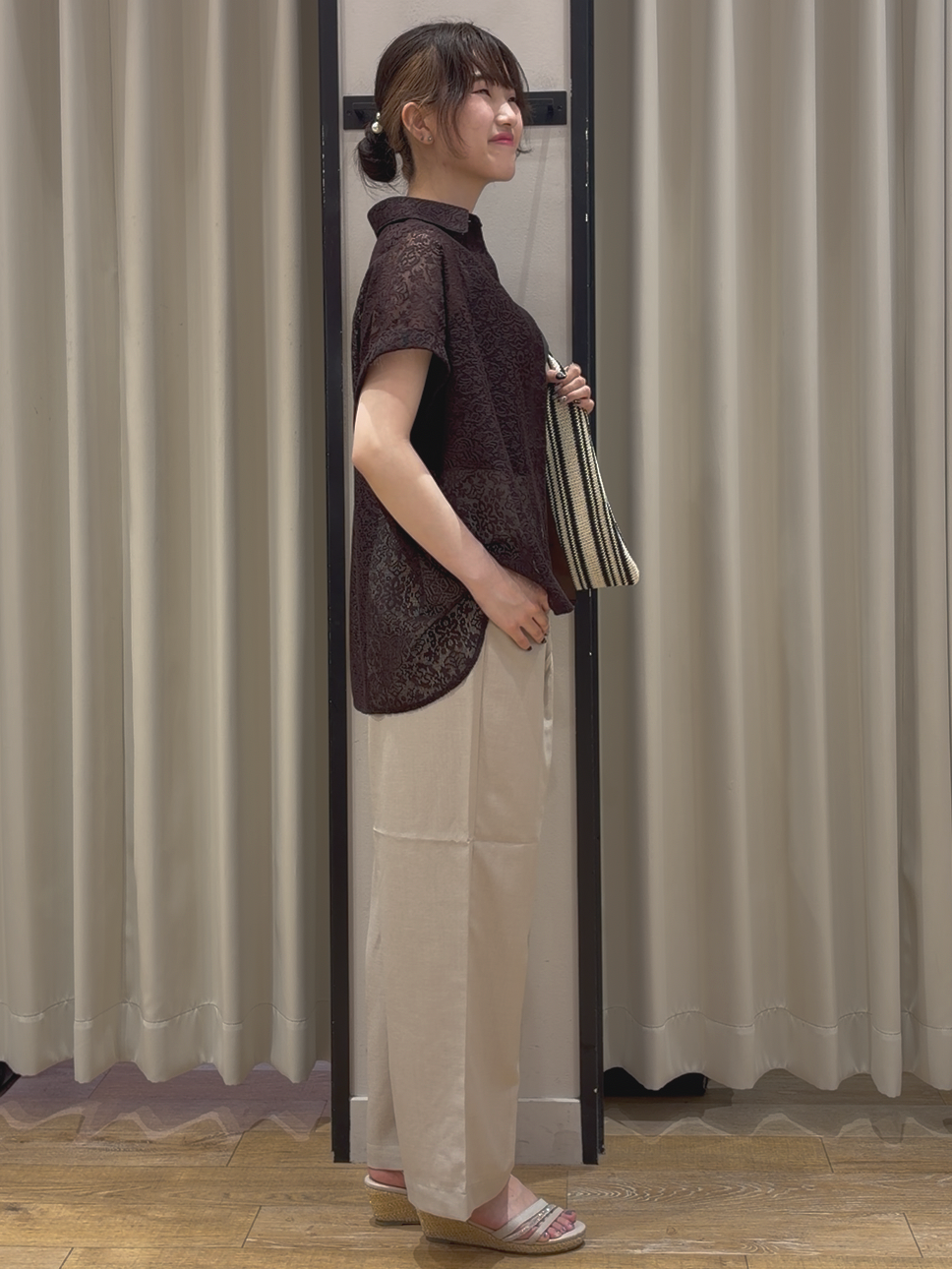 RUKAさんの「grove｜【洗える・体型カバー】レースドルマンシャツ」を使ったコーディネート