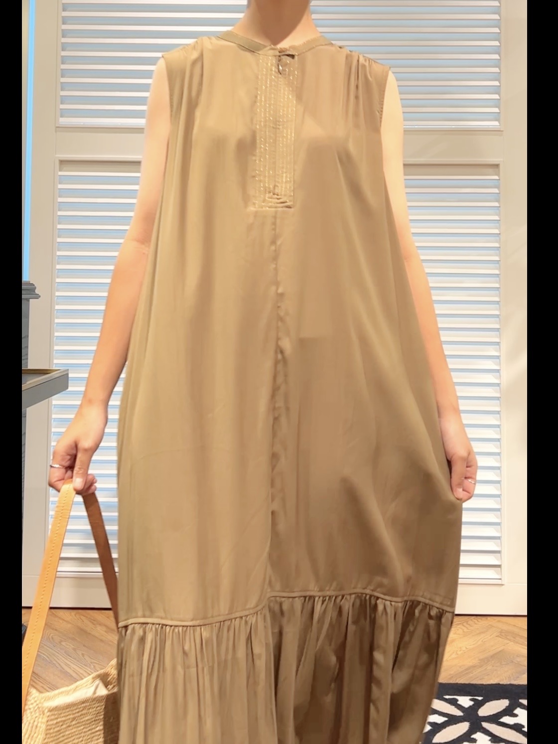 OCHIAIさんの「DRESSTERIOR｜ノースリーブギャザーヘムワンピース」を使ったコーディネート
