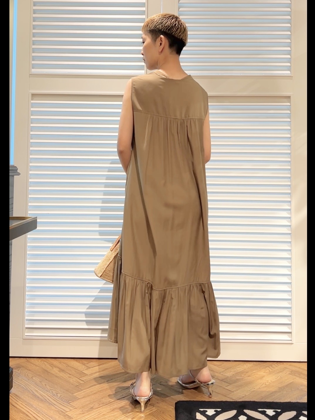OCHIAIさんの「DRESSTERIOR｜ノースリーブギャザーヘムワンピース」を使ったコーディネート