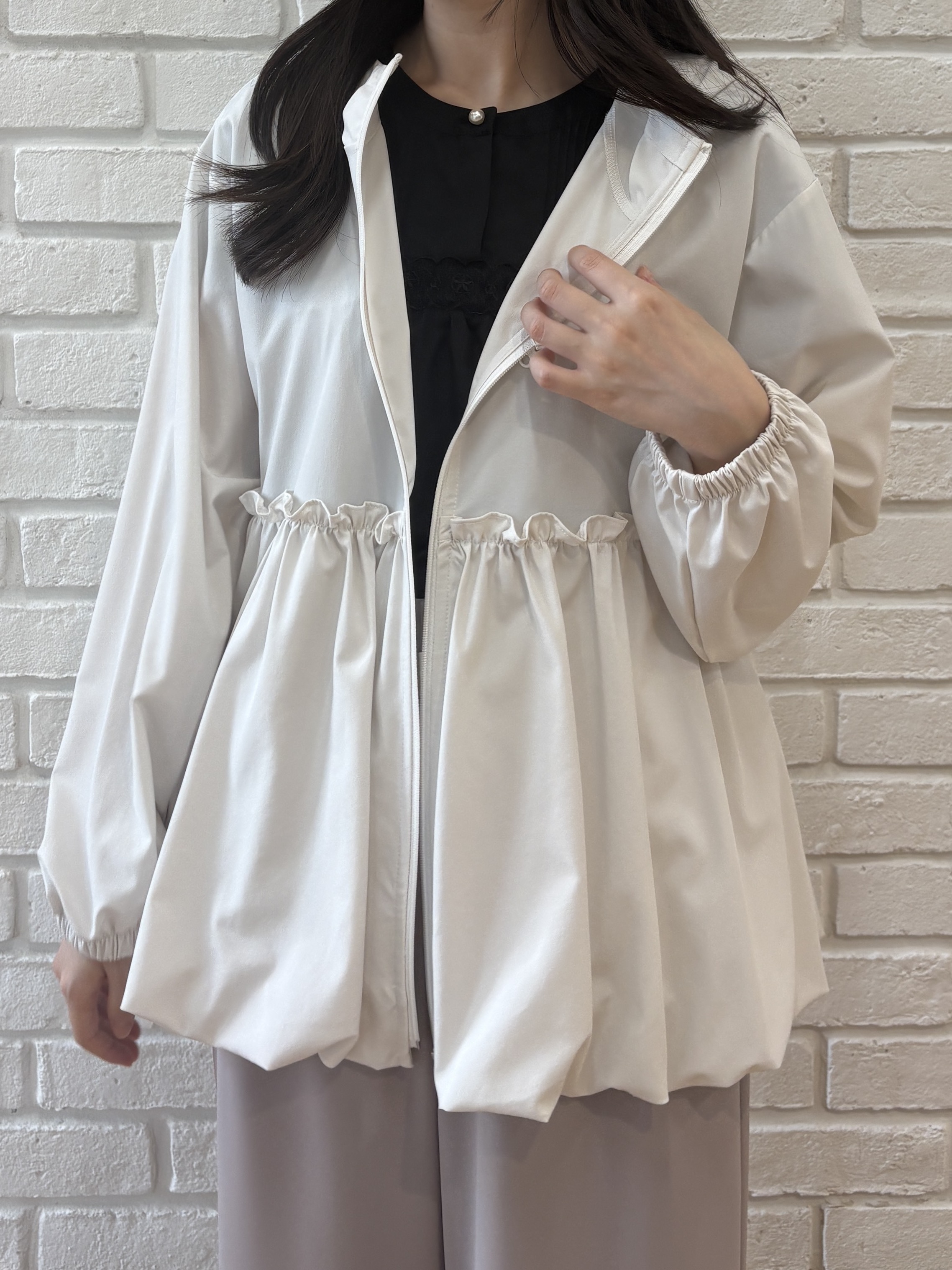 AOIさんの「Couture brooch｜レースハギブラウス」を使ったコーディネート