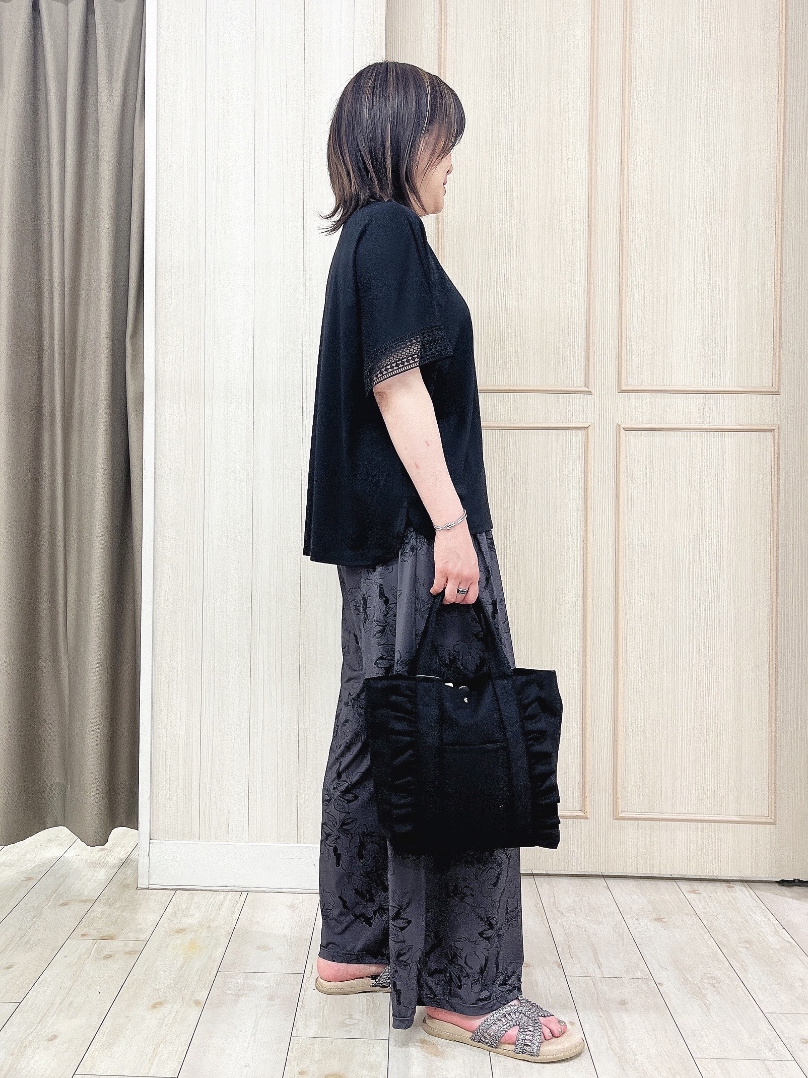 kaneさんの「SHOO･LA･RUE｜【ひんやり/UV】お袖レースが上品 ゆったりとろみトップス」を使ったコーディネート