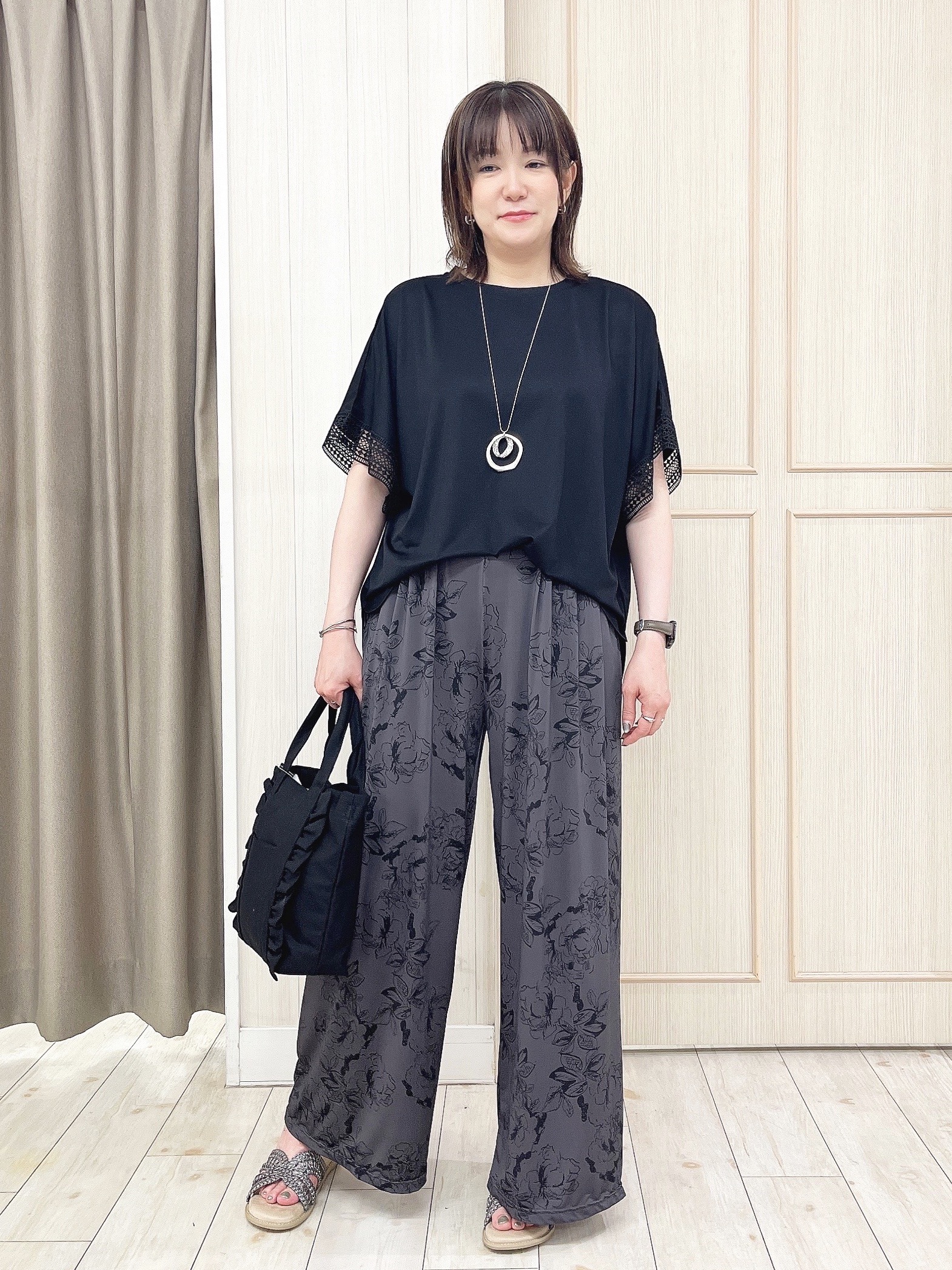 kaneさんの「SHOO･LA･RUE｜【ひんやり/UV】お袖レースが上品 ゆったりとろみトップス」を使ったコーディネート