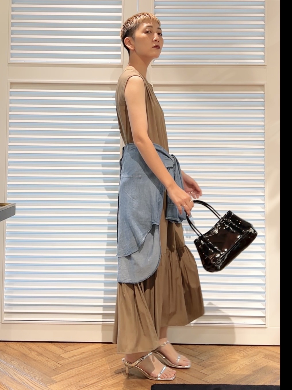 OCHIAIさんの「DRESSTERIOR｜ノースリーブギャザーヘムワンピース」を使ったコーディネート