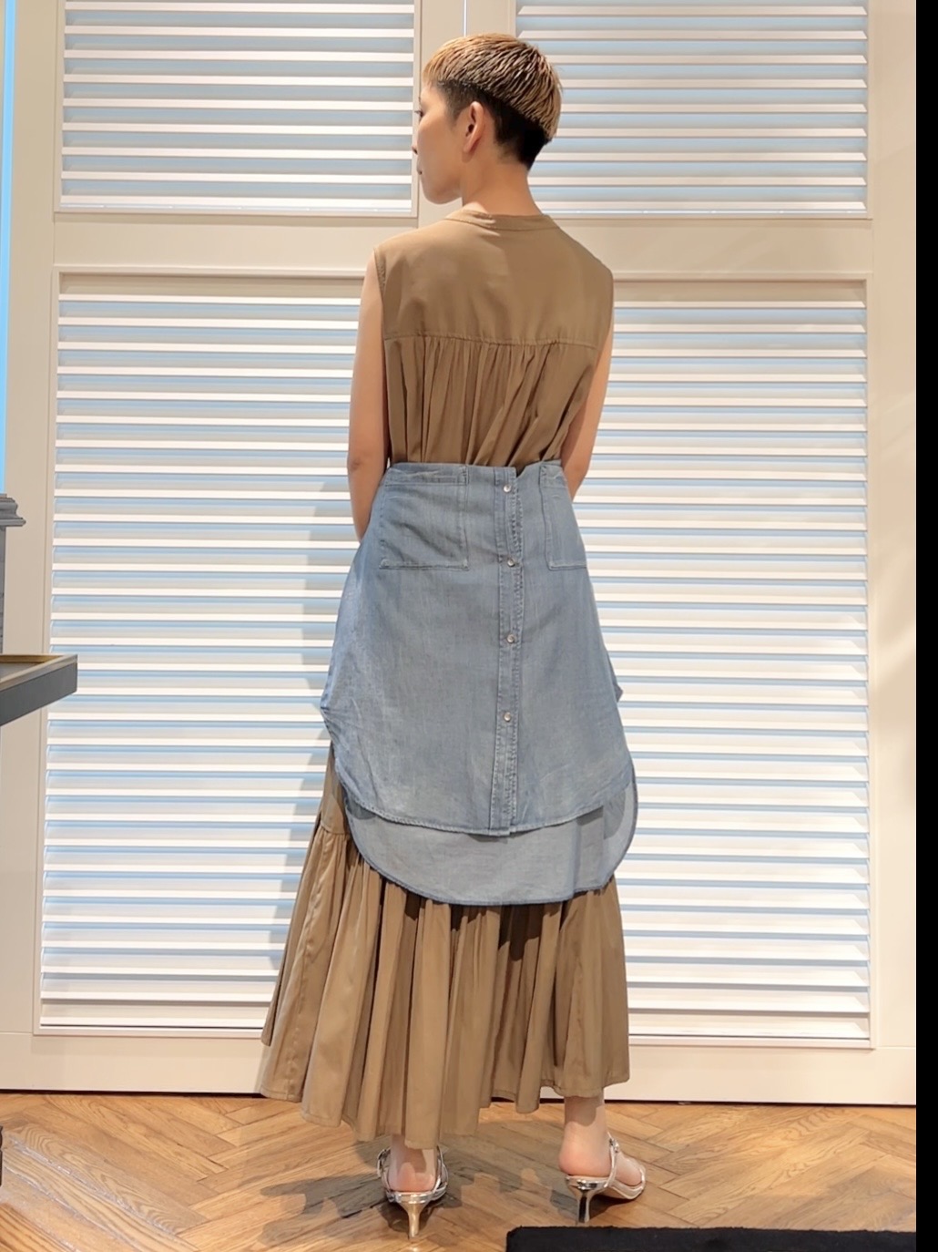 OCHIAIさんの「DRESSTERIOR｜ノースリーブギャザーヘムワンピース」を使ったコーディネート