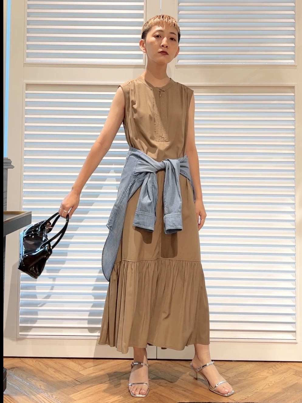 OCHIAIさんの「DRESSTERIOR｜ノースリーブギャザーヘムワンピース」を使ったコーディネート