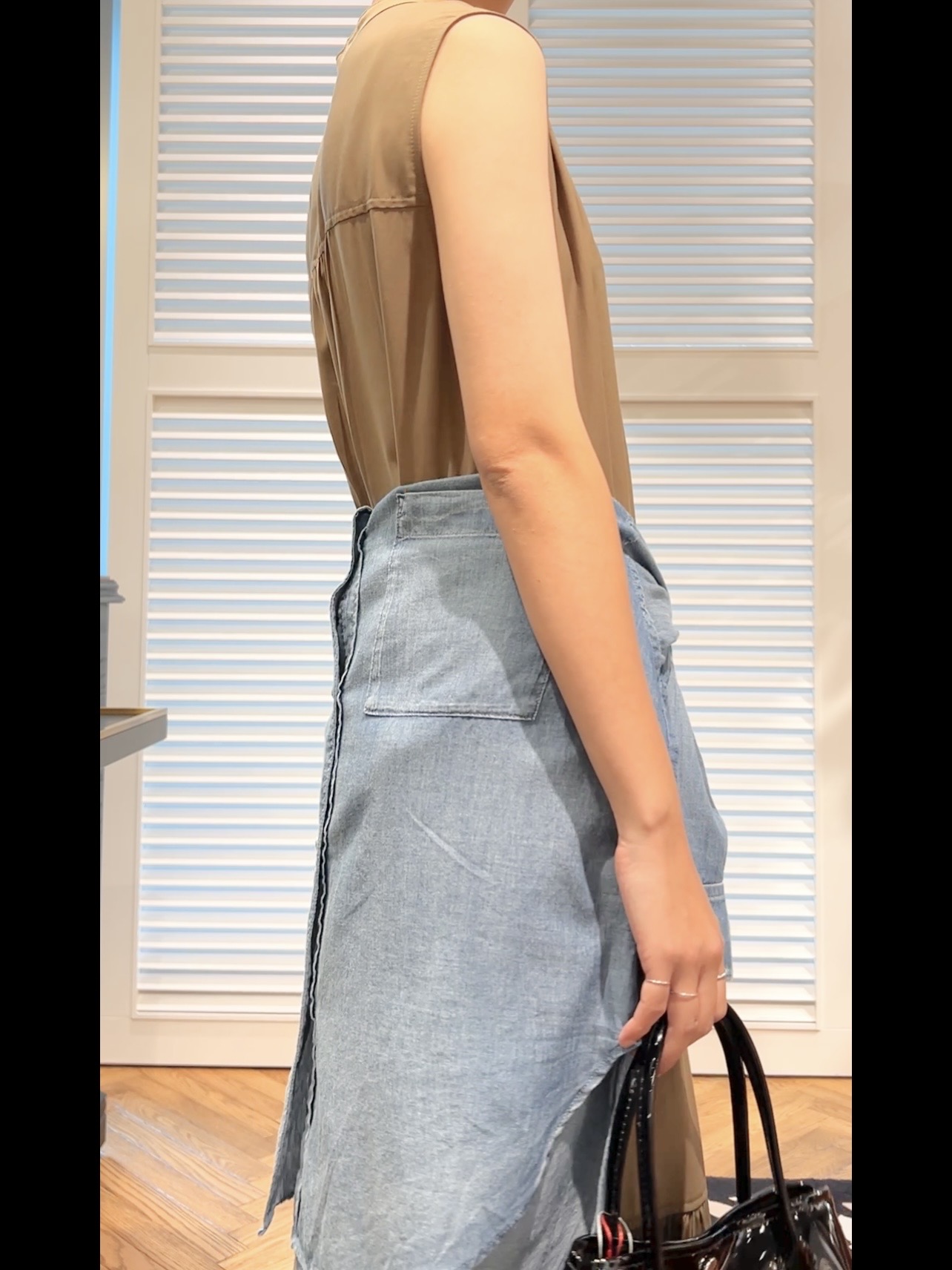 OCHIAIさんの「DRESSTERIOR｜ノースリーブギャザーヘムワンピース」を使ったコーディネート