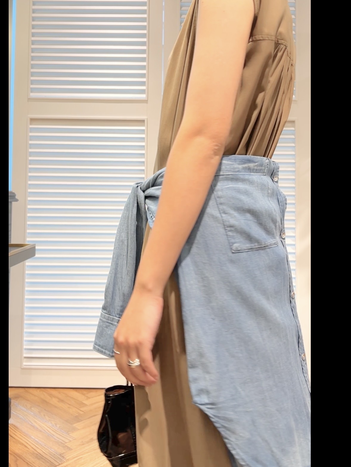 OCHIAIさんの「DRESSTERIOR｜ノースリーブギャザーヘムワンピース」を使ったコーディネート