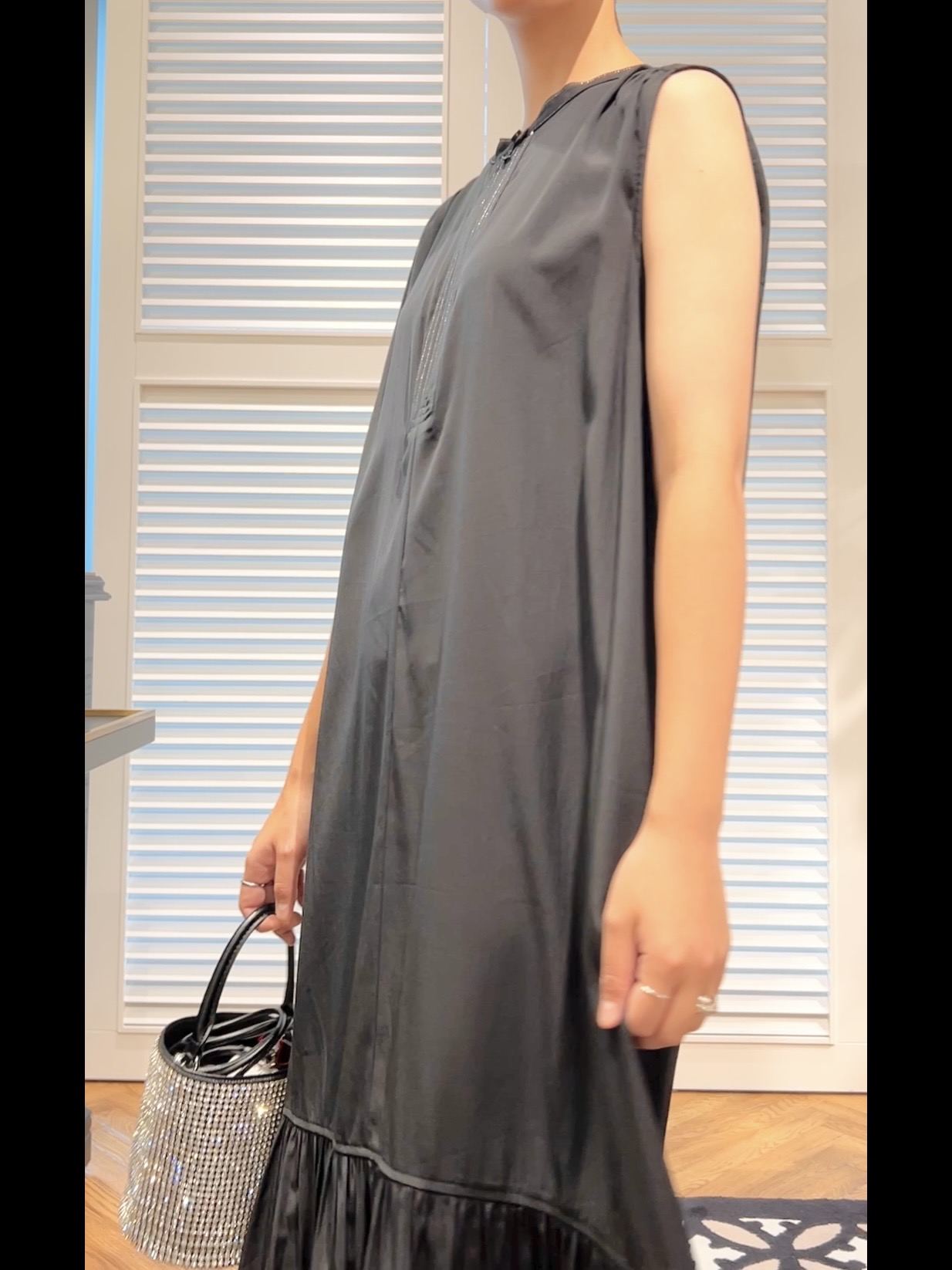 OCHIAIさんの「DRESSTERIOR｜ノースリーブギャザーヘムワンピース」を使ったコーディネート
