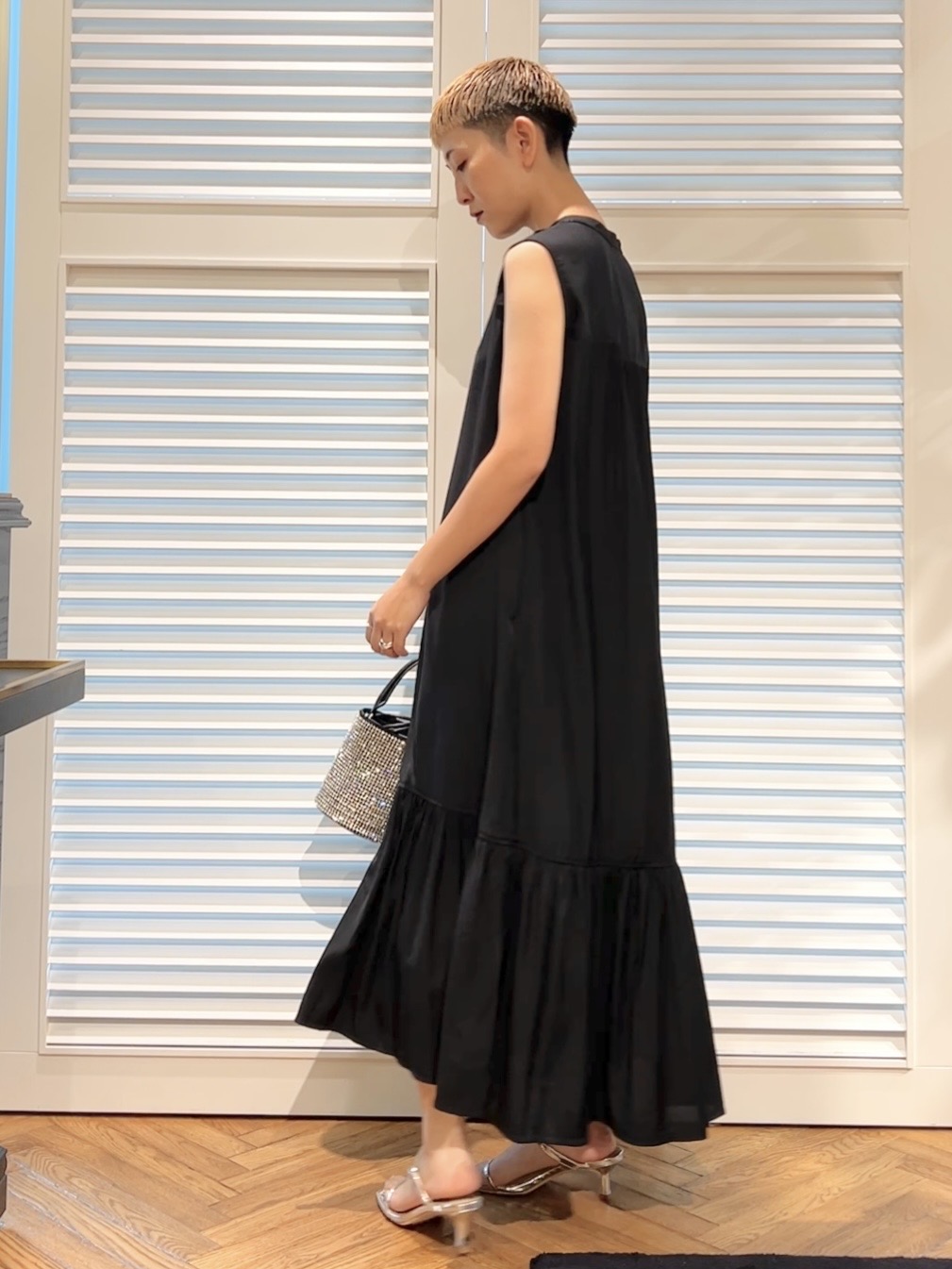 OCHIAIさんの「DRESSTERIOR｜ノースリーブギャザーヘムワンピース」を使ったコーディネート