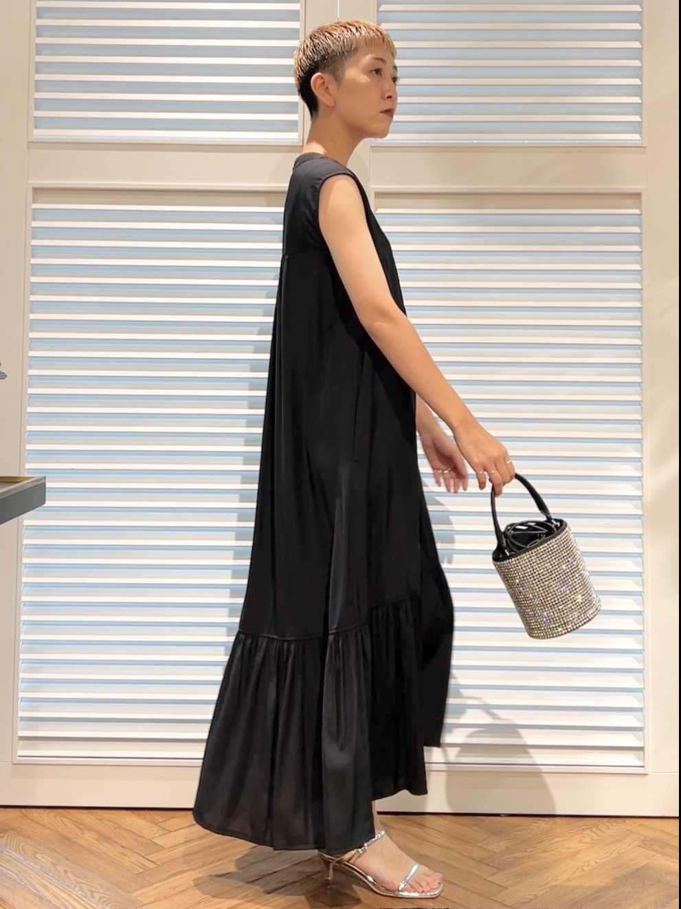 OCHIAIさんの「DRESSTERIOR｜ノースリーブギャザーヘムワンピース」を使ったコーディネート