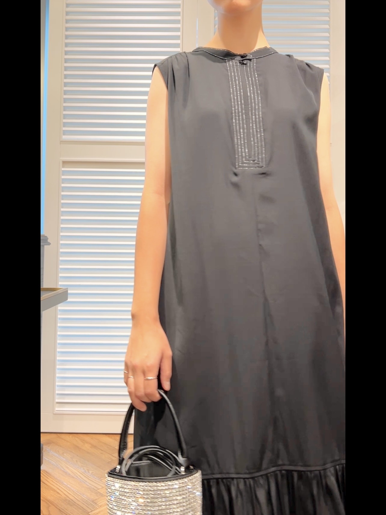 OCHIAIさんの「DRESSTERIOR｜ノースリーブギャザーヘムワンピース」を使ったコーディネート