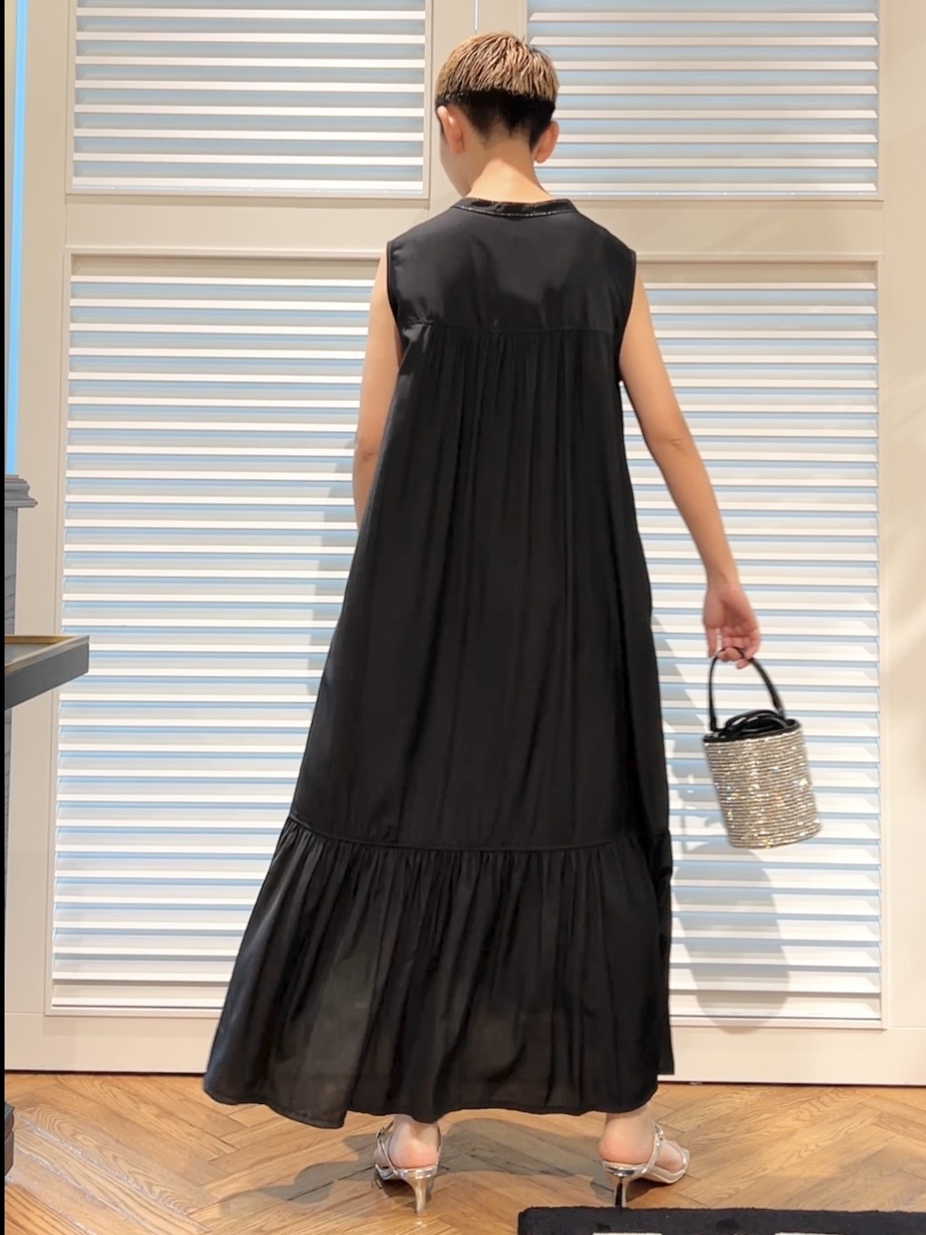 OCHIAIさんの「DRESSTERIOR｜ノースリーブギャザーヘムワンピース」を使ったコーディネート