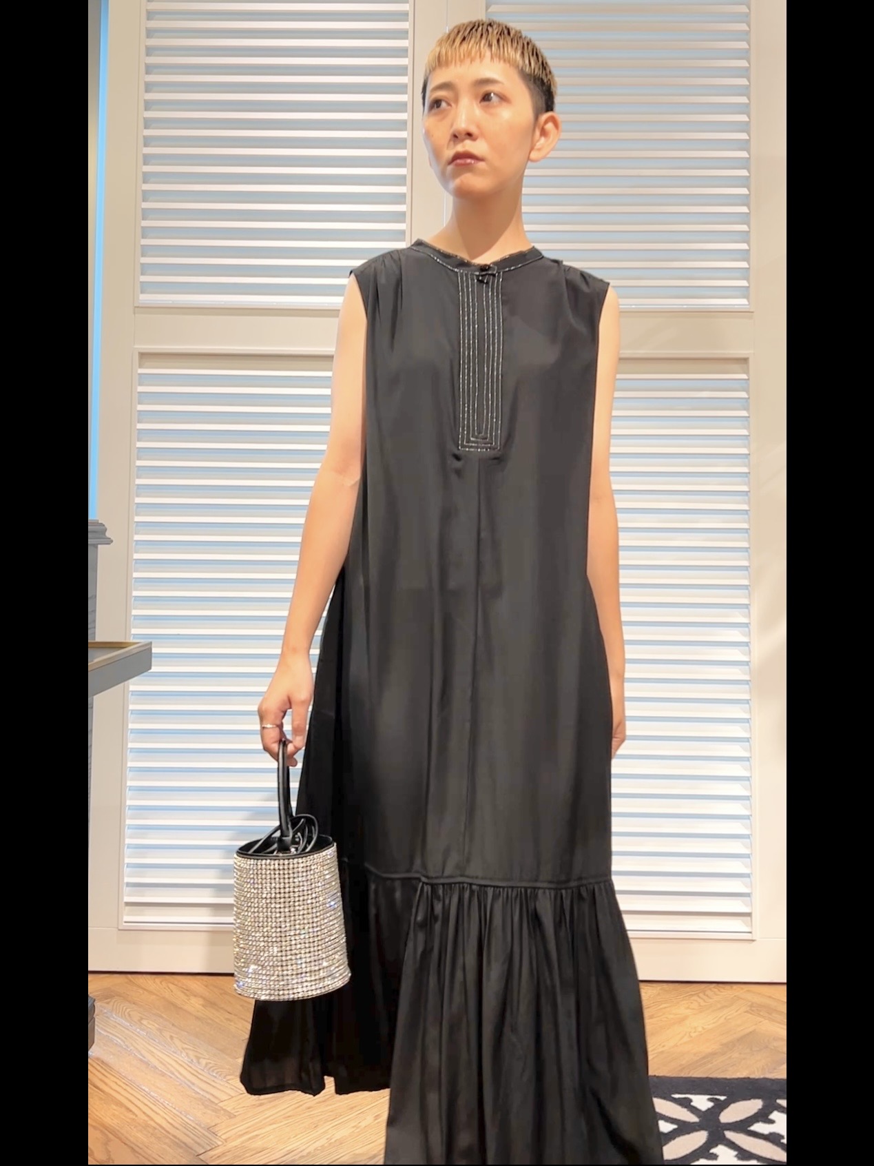 OCHIAIさんの「DRESSTERIOR｜ノースリーブギャザーヘムワンピース」を使ったコーディネート