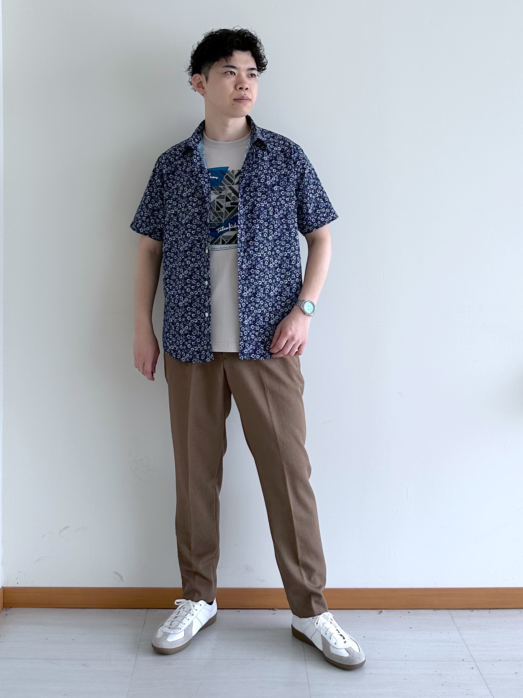 イッシーさんの「TAKEO KIKUCHI｜リップル小花シャツ」を使ったコーディネート