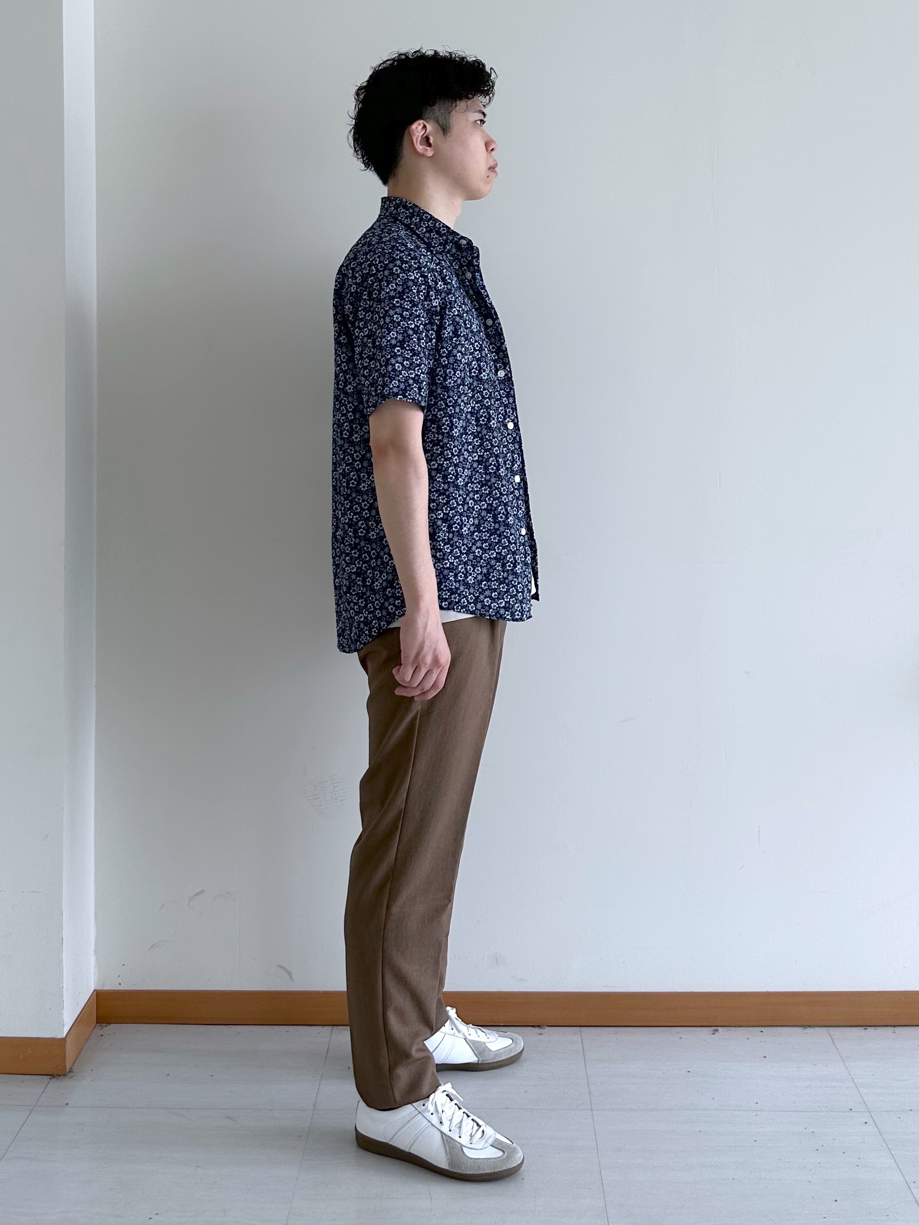 イッシーさんの「TAKEO KIKUCHI｜リップル小花シャツ」を使ったコーディネート