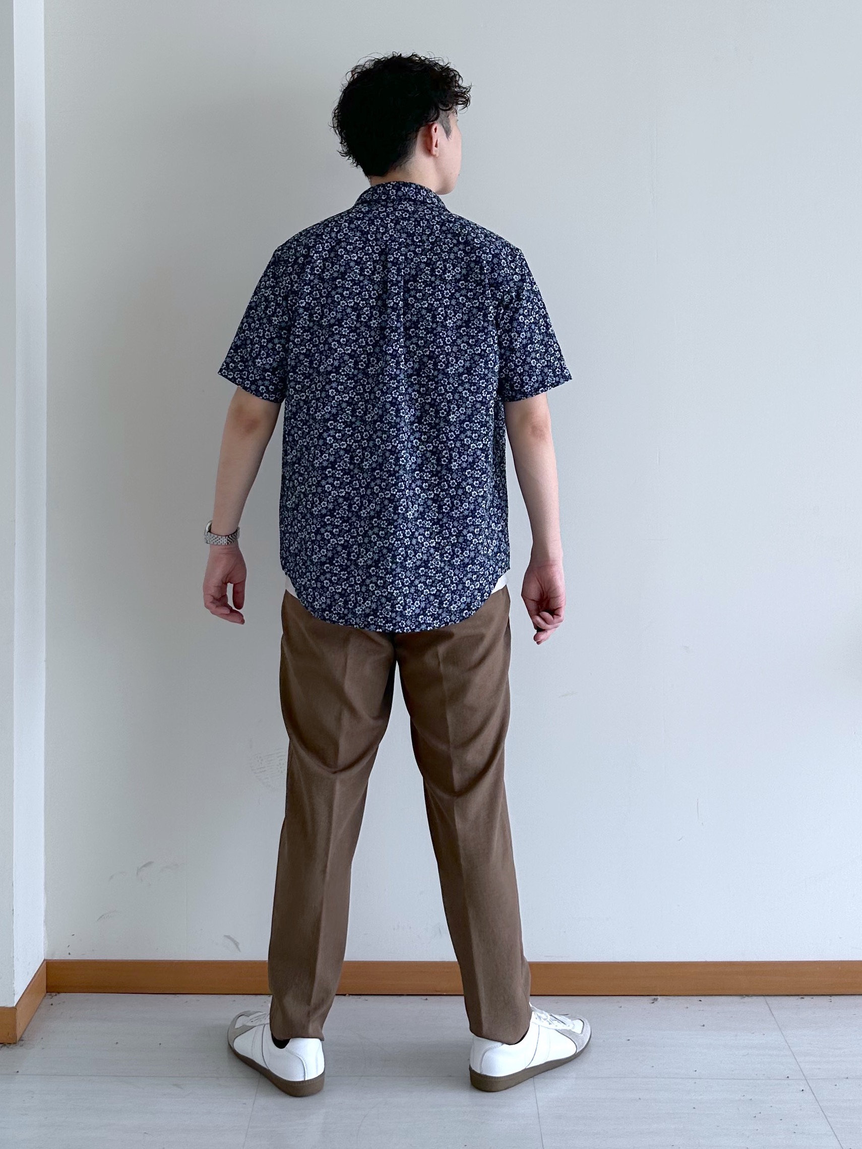 イッシーさんの「TAKEO KIKUCHI｜リップル小花シャツ」を使ったコーディネート