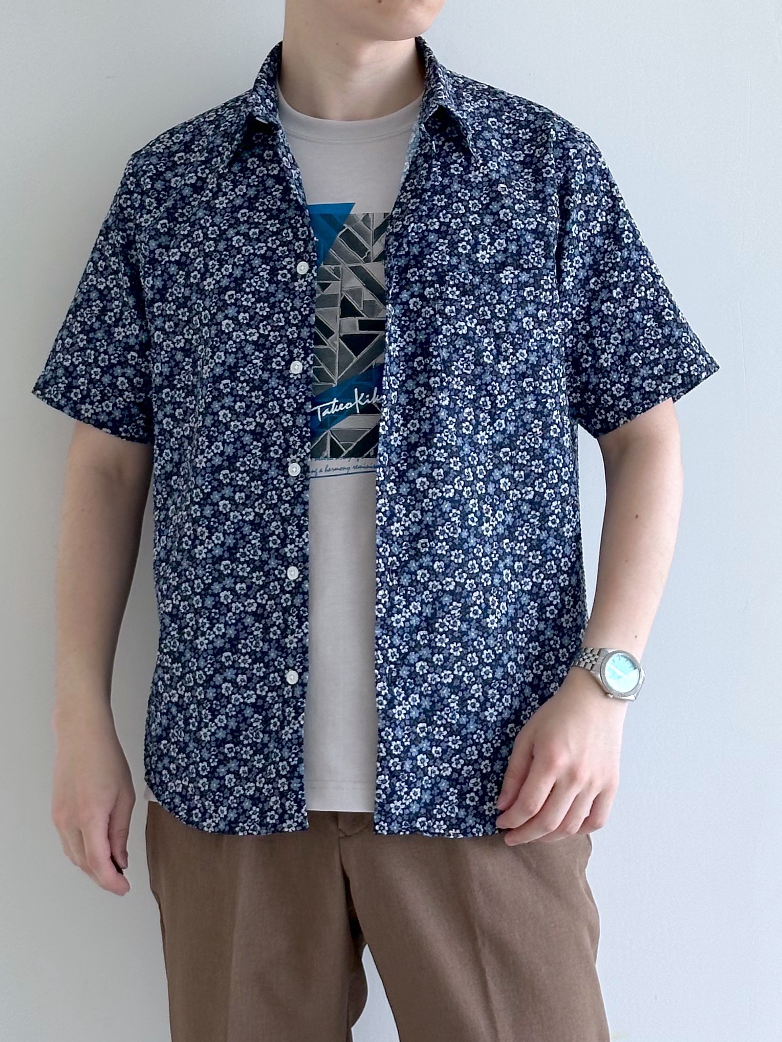 イッシーさんの「TAKEO KIKUCHI｜リップル小花シャツ」を使ったコーディネート