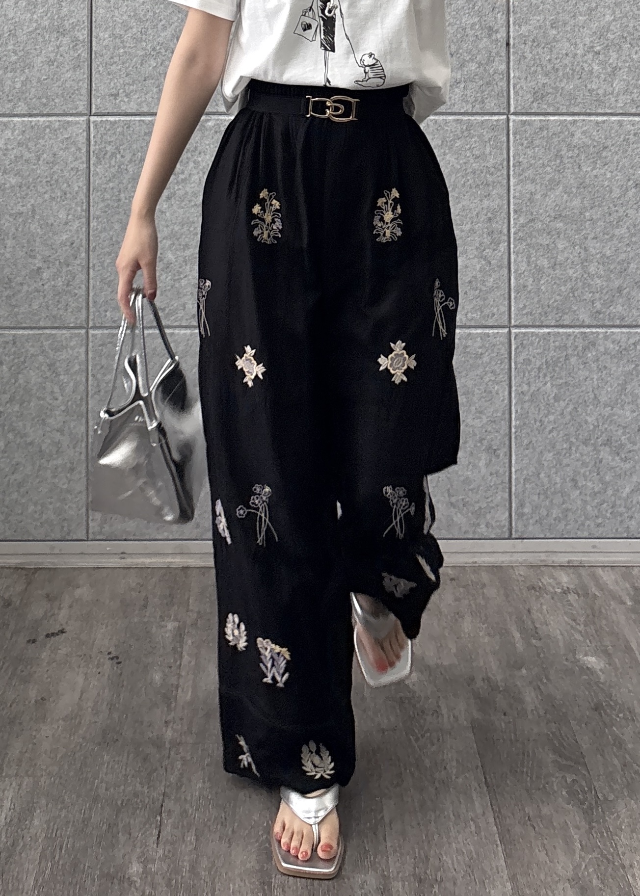 Renoさんの「INDIVI｜アート刺繍イージーパンツ【セットアップ可能】」を使ったコーディネート