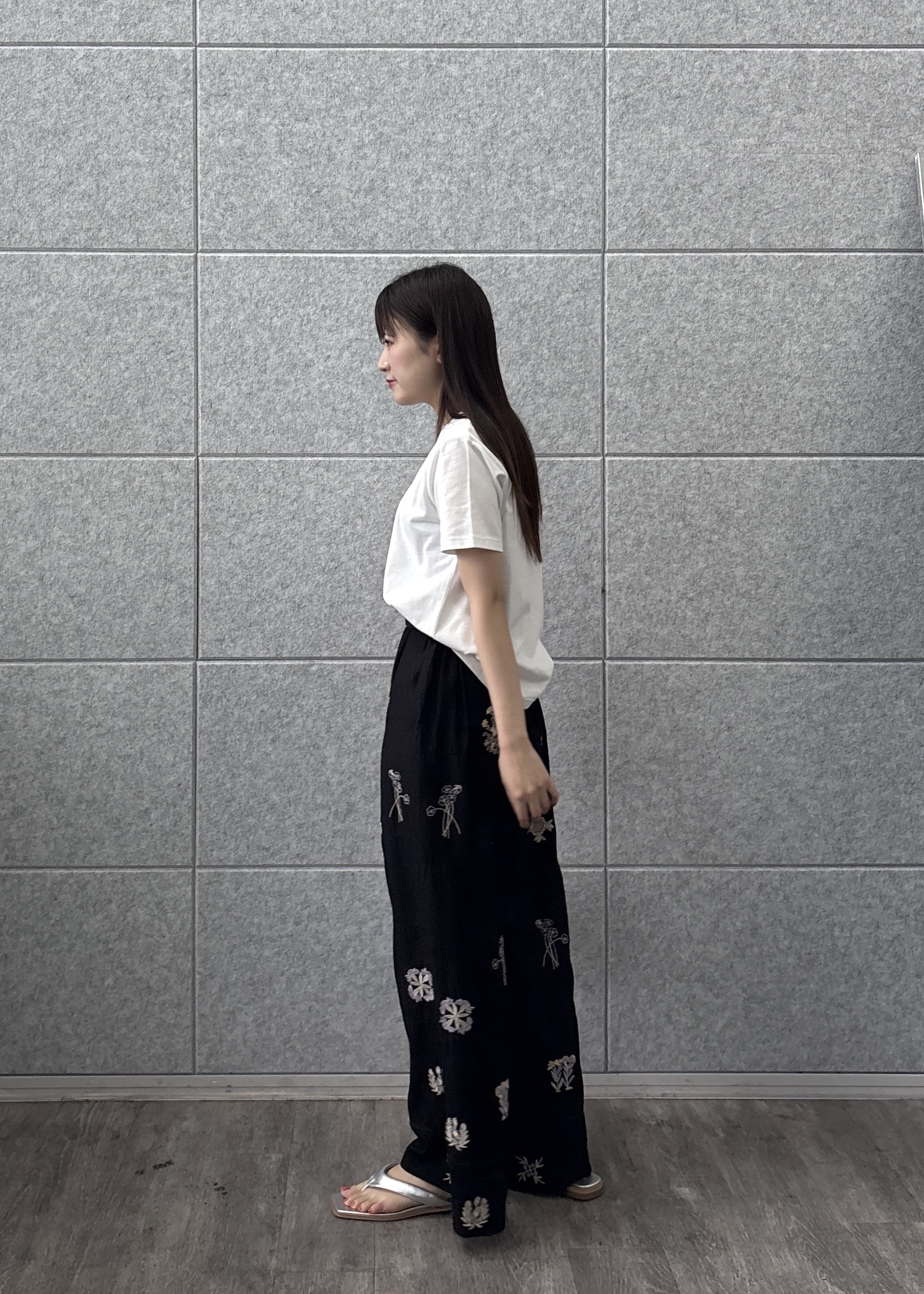 Renoさんの「INDIVI｜アート刺繍イージーパンツ【セットアップ可能】」を使ったコーディネート