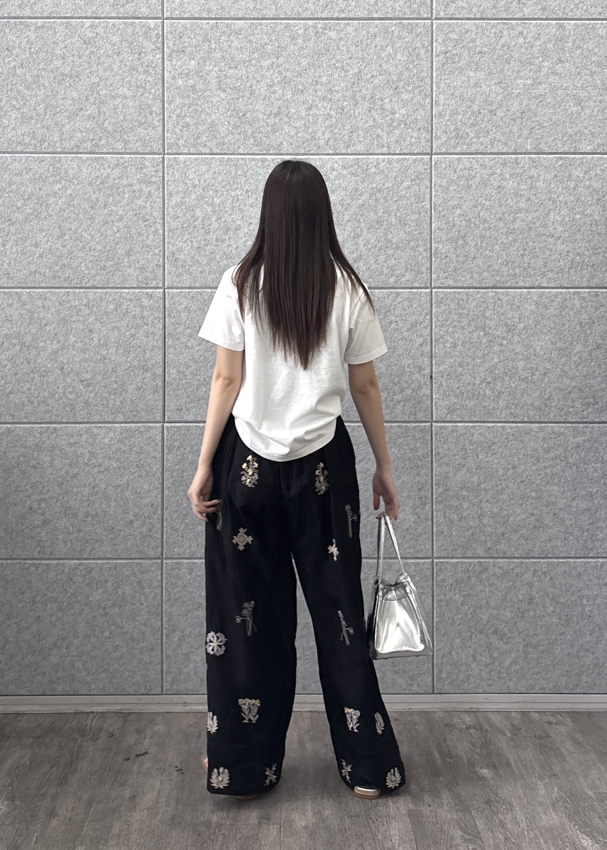 Renoさんの「INDIVI｜アート刺繍イージーパンツ【セットアップ可能】」を使ったコーディネート