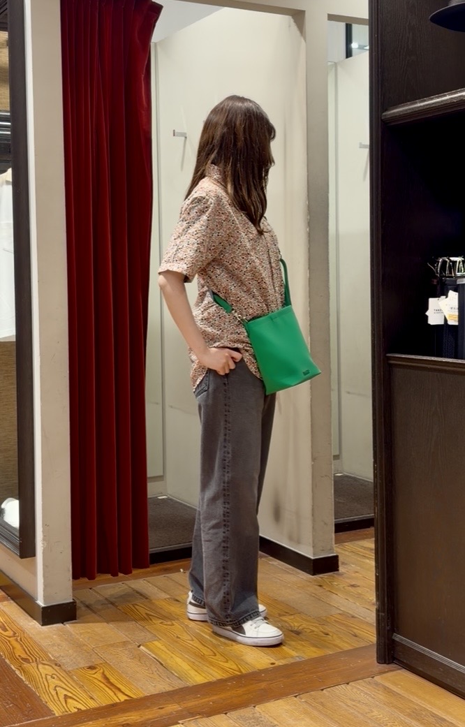 かわぴーさんの「TAKEO KIKUCHI｜リップル小花シャツ」を使ったコーディネート
