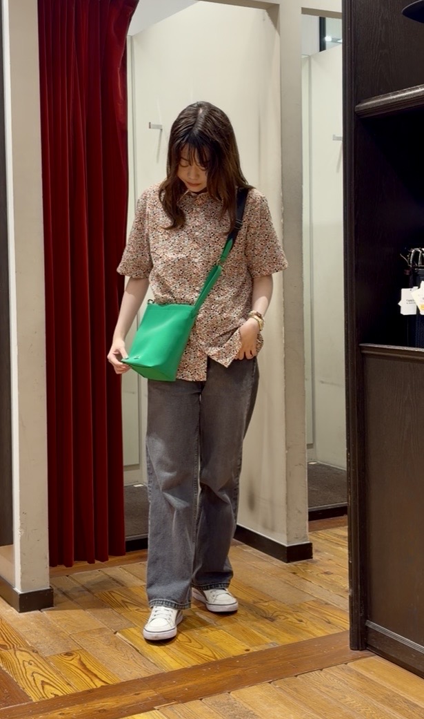 かわぴーさんの「TAKEO KIKUCHI｜リップル小花シャツ」を使ったコーディネート