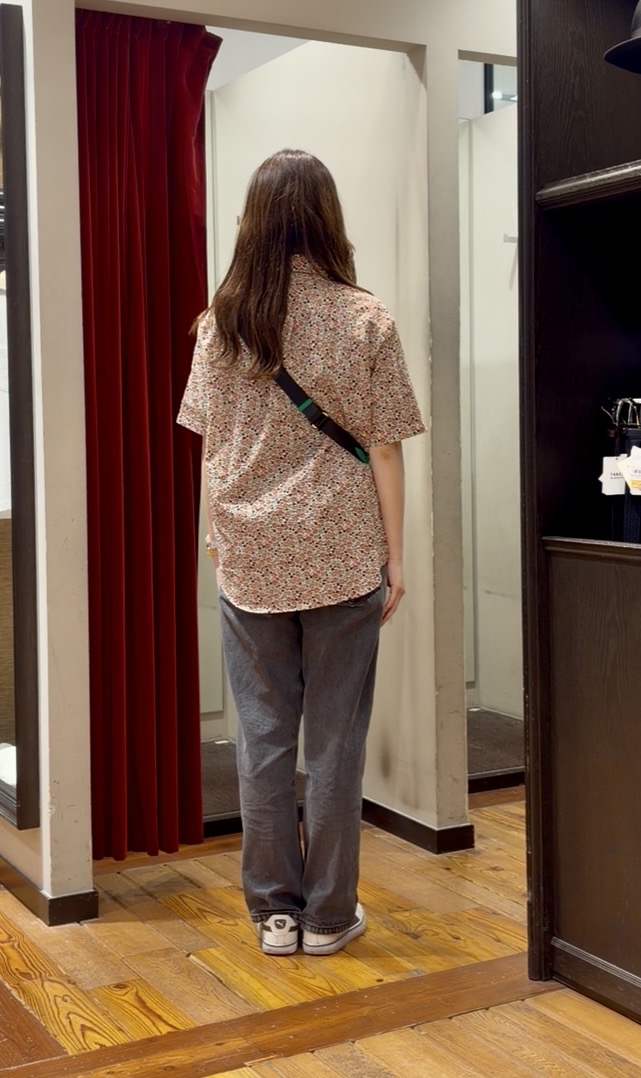 かわぴーさんの「TAKEO KIKUCHI｜リップル小花シャツ」を使ったコーディネート
