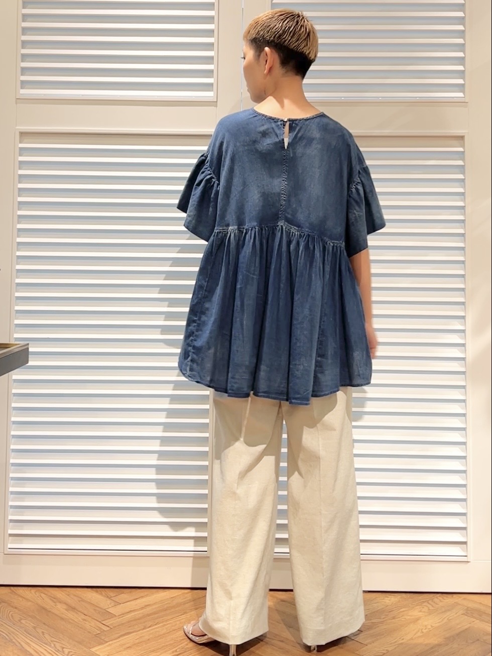 OCHIAIさんの「DRESSTERIOR｜【涼しく着映え】シアーデニムAラインブラウス」を使ったコーディネート