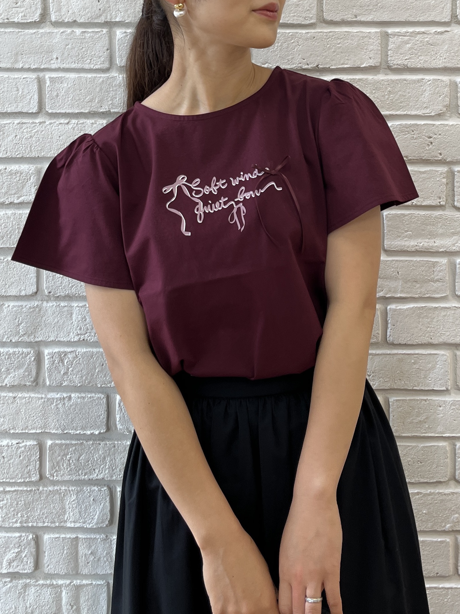 makiさんの「Couture brooch｜リボンロゴTシャツ」を使ったコーディネート