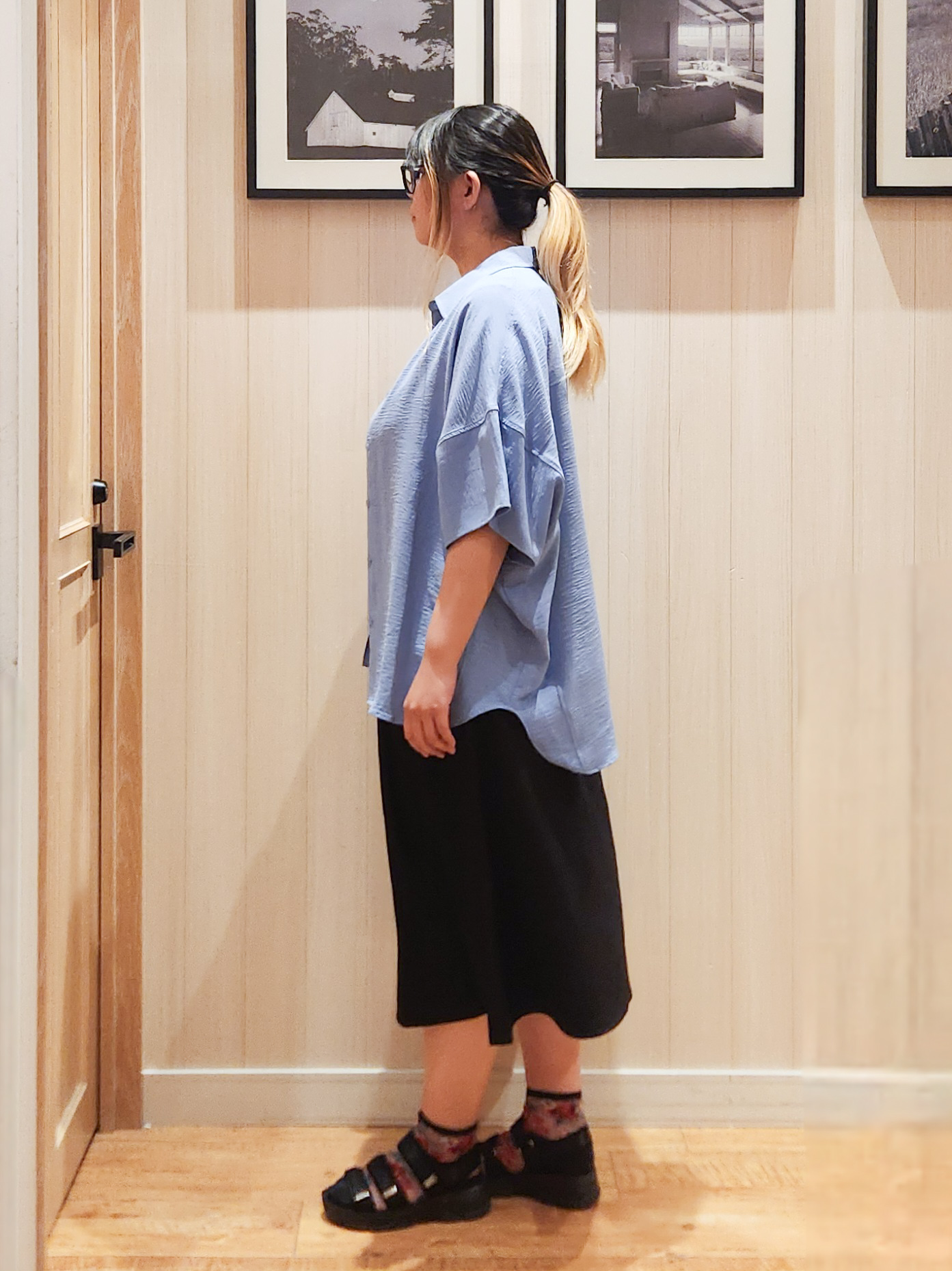 れーやんさんの「SHOO･LA･RUE｜【高レビュー/洗濯後しわになりにくい/体型カバー】きちんとゆるっと 大人の抜け感 ポンチョ風カラーシ」を使ったコーディネート