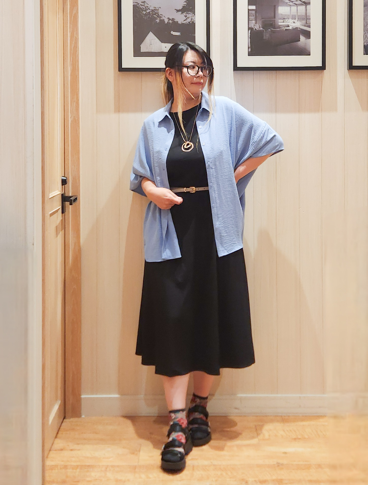れーやんさんの「SHOO･LA･RUE｜【高レビュー/洗濯後しわになりにくい/体型カバー】きちんとゆるっと 大人の抜け感 ポンチョ風カラーシ」を使ったコーディネート